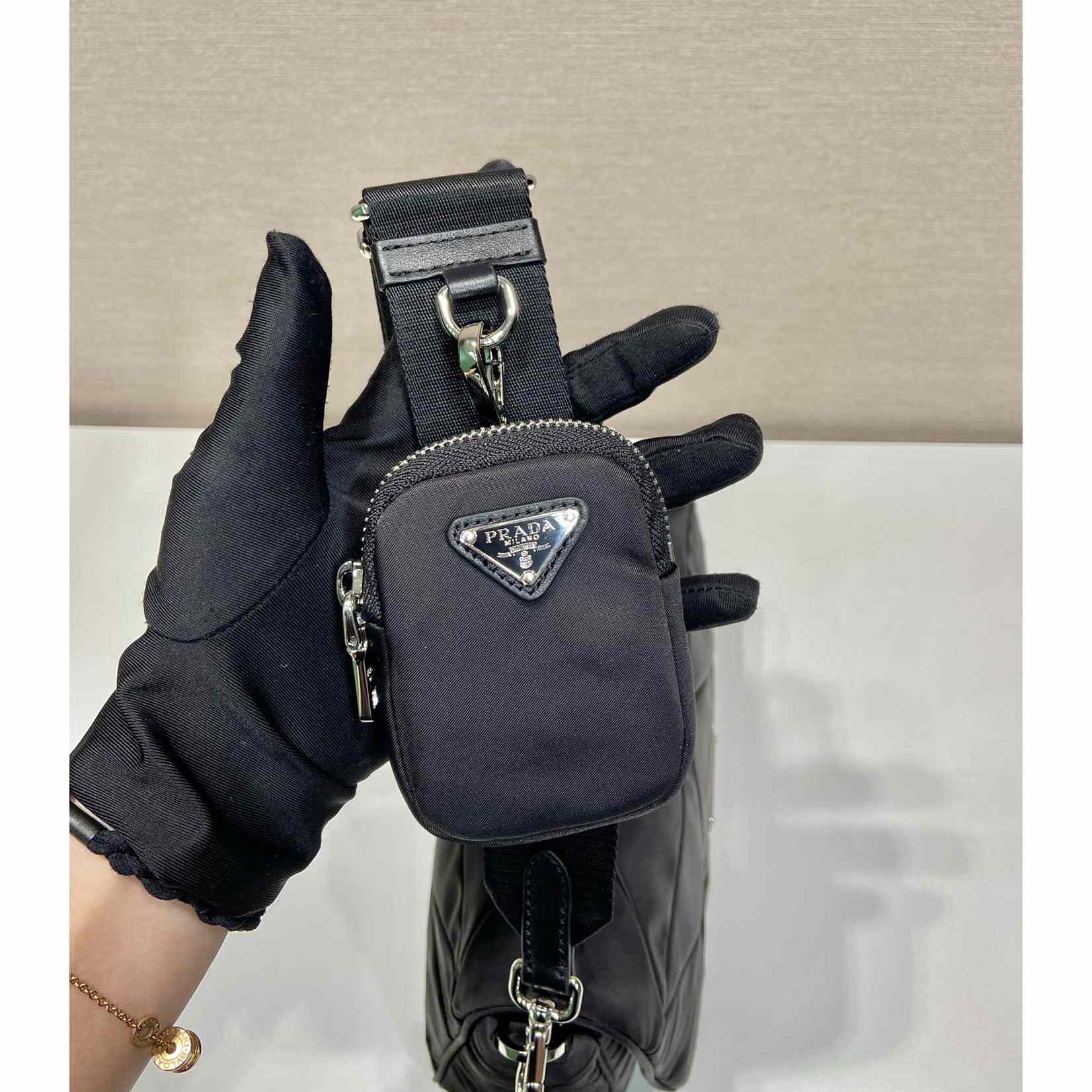 Gepolsterte Umhängetasche aus Re-Nylon von Prada - EUR FASHION