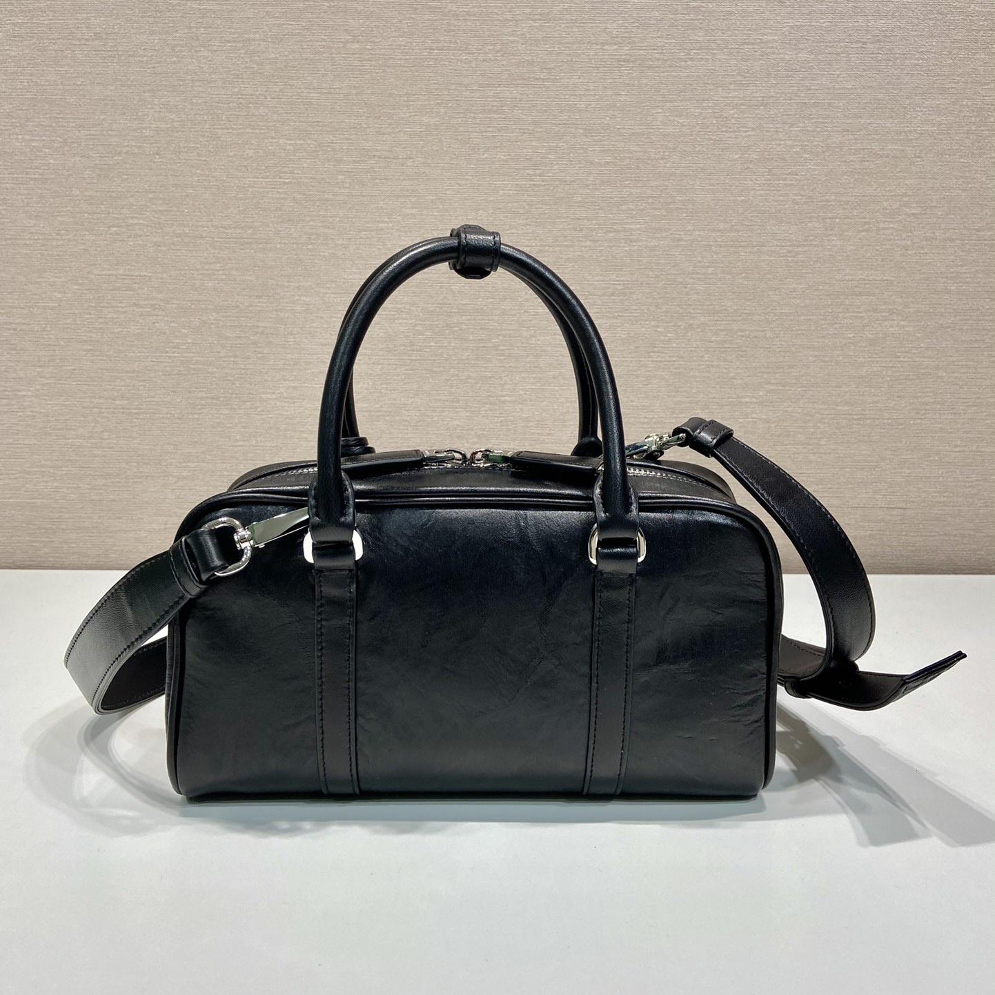 Prada-Tasche aus antikem Nappaleder mit mehreren Taschen und Henkel - EUR FASHION