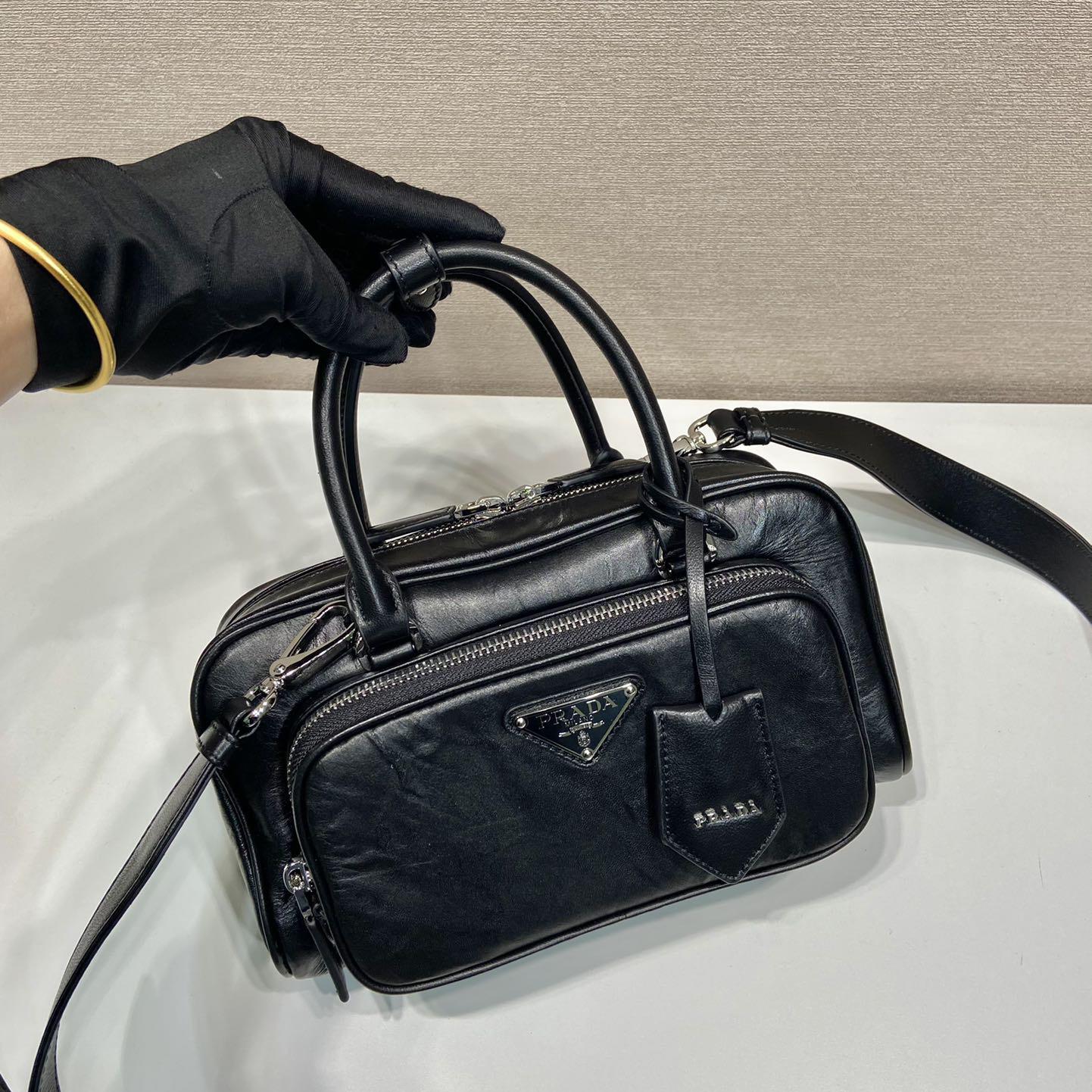 Prada-Tasche aus antikem Nappaleder mit mehreren Taschen und Henkel - EUR FASHION