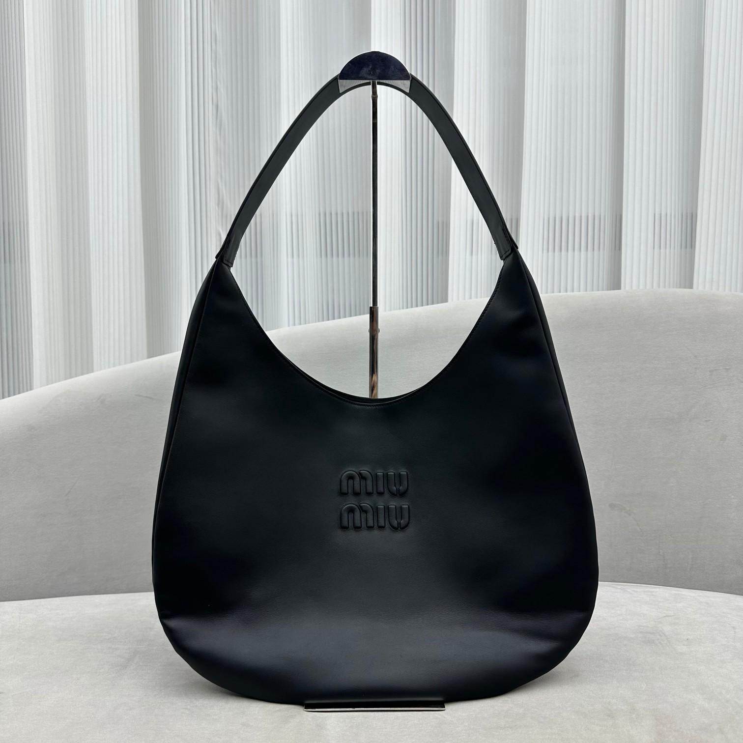 Miu Miu Hobo-Tasche aus Leder - EUR FASHION