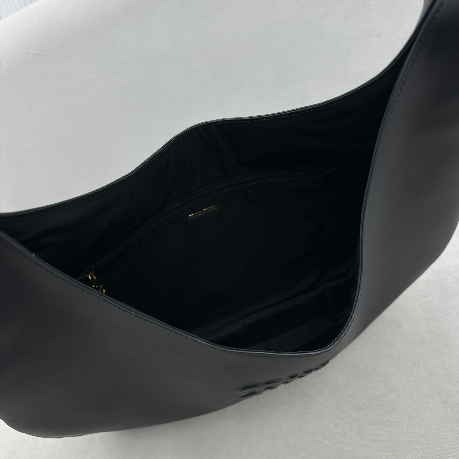 Miu Miu Hobo-Tasche aus Leder - EUR FASHION