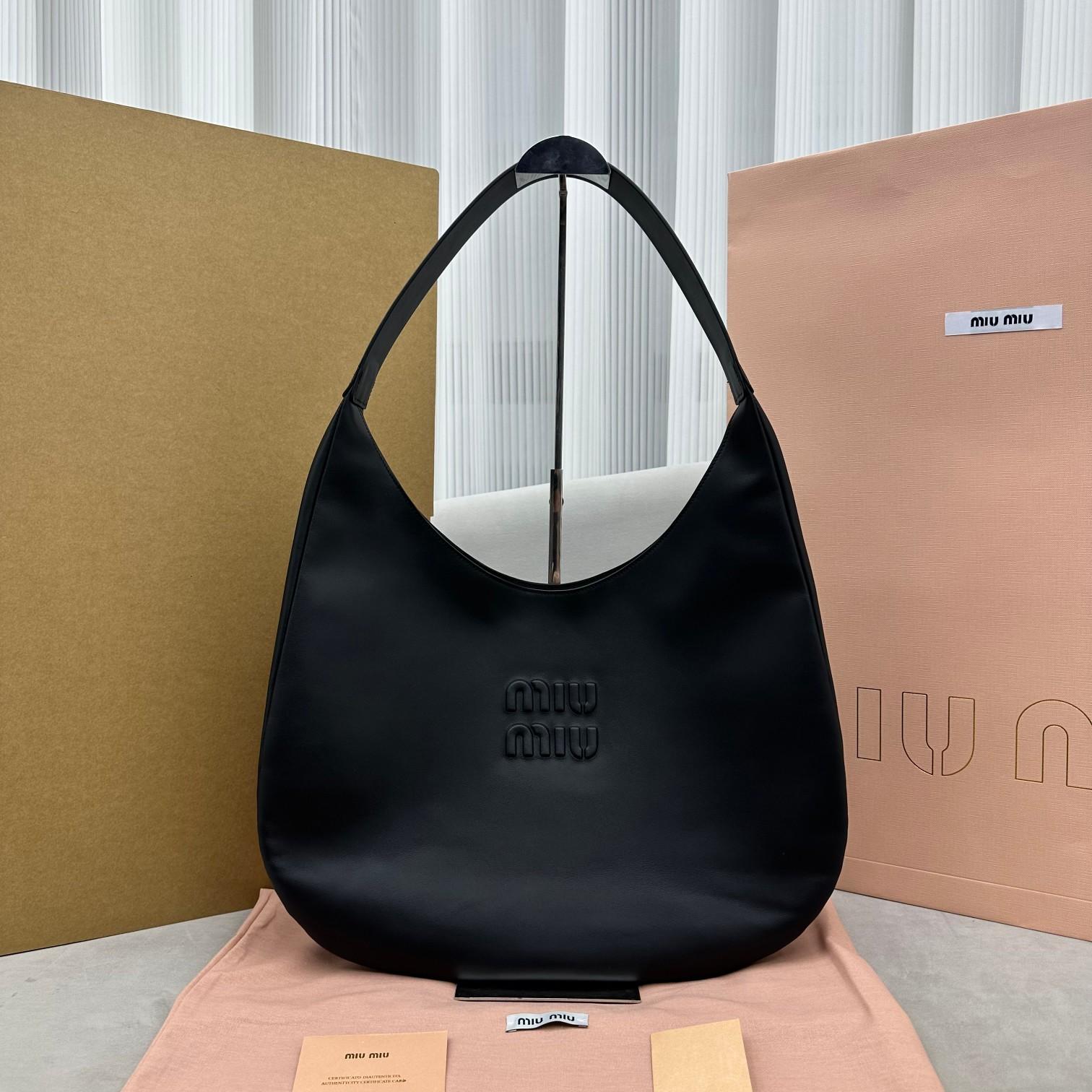 Miu Miu Hobo-Tasche aus Leder - EUR FASHION