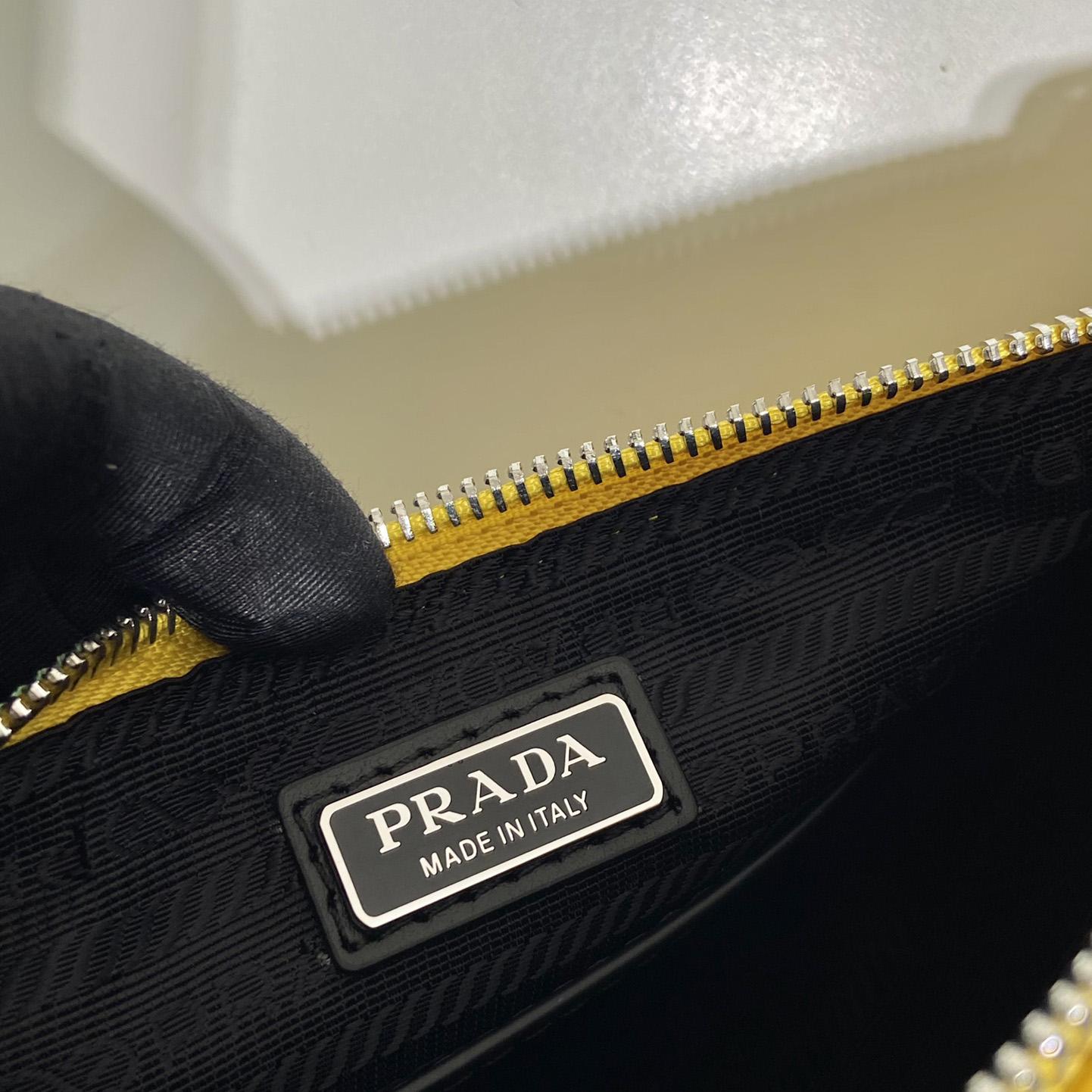 Prada Dreiecksledertasche - EUR FASHION