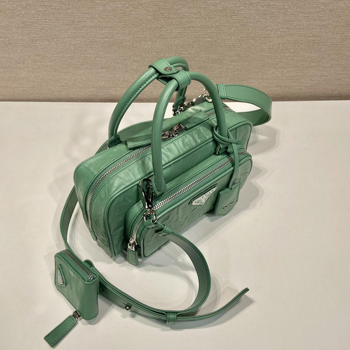 Prada-Tasche aus antikem Nappaleder mit mehreren Taschen und Henkel - EUR FASHION