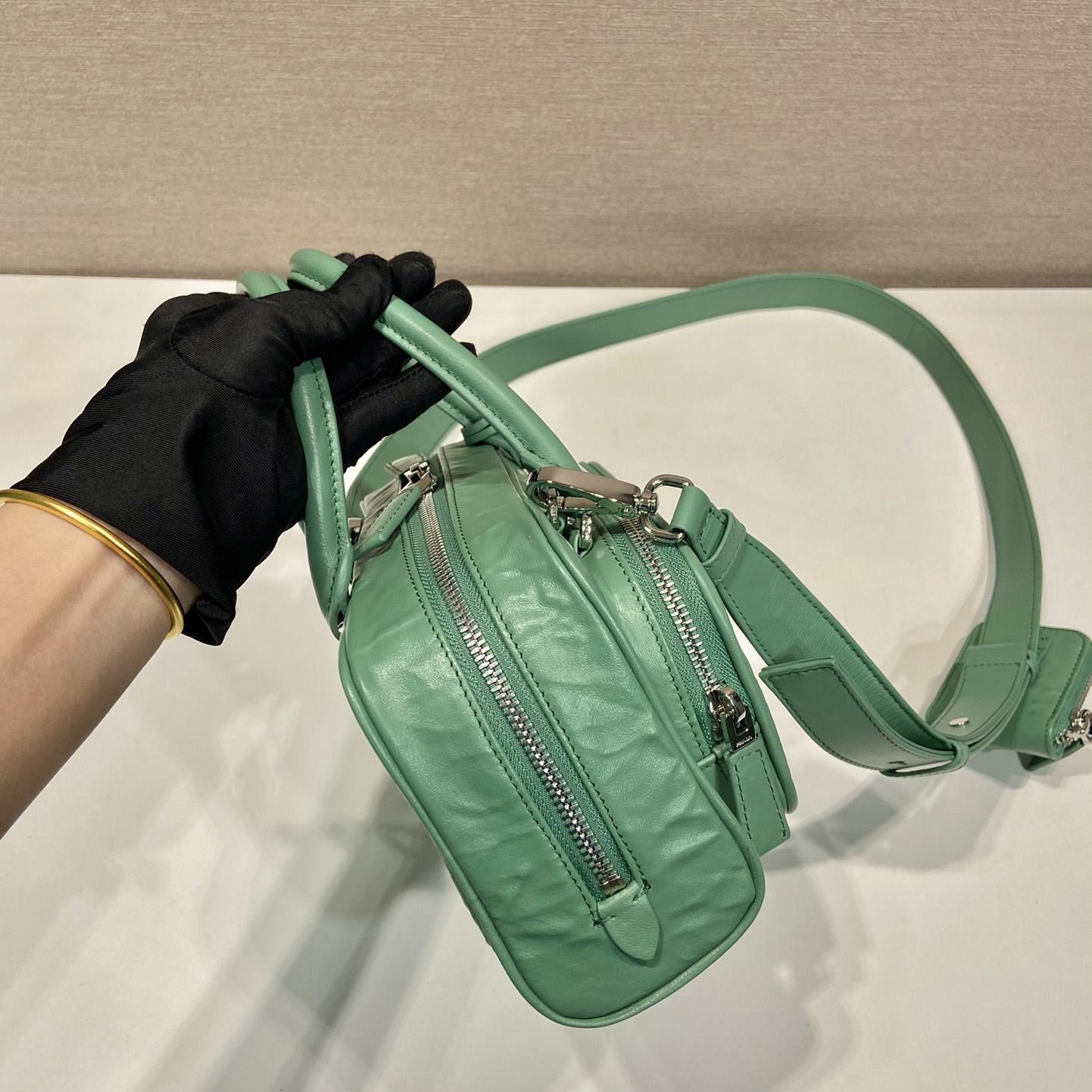 Prada-Tasche aus antikem Nappaleder mit mehreren Taschen und Henkel - EUR FASHION