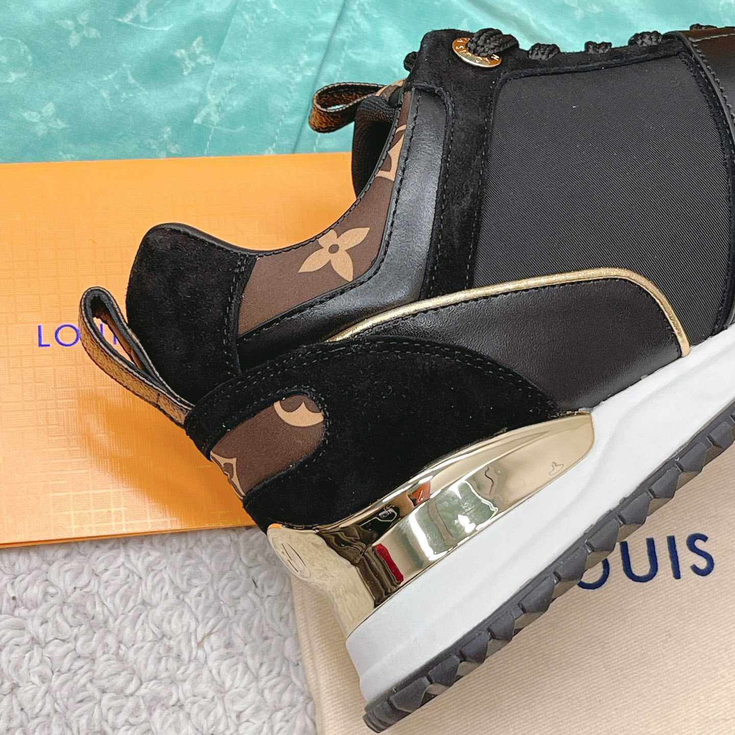 Louis Vuitton Run Away Sneaker (in britischer Größe) 1AAP3D - EUR FASHION