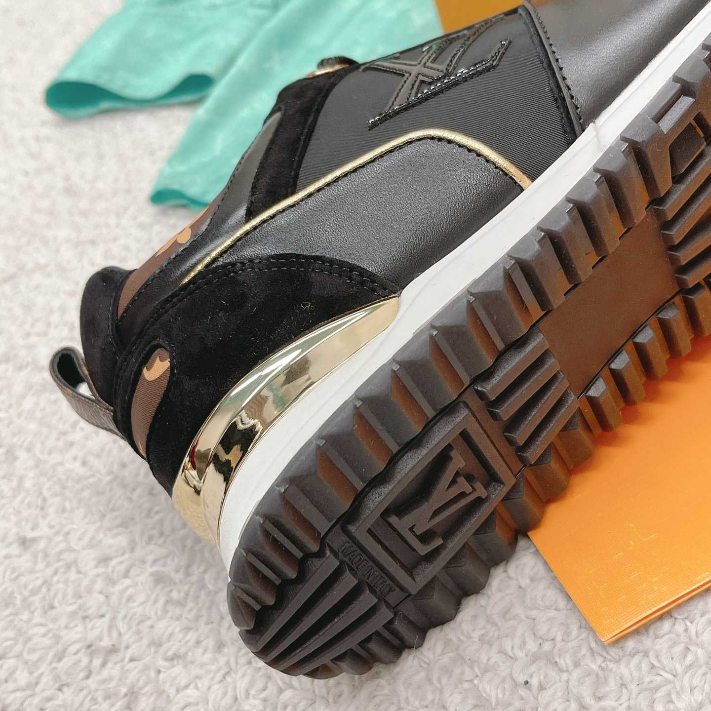 Louis Vuitton Run Away Sneaker (in britischer Größe) 1AAP3D - EUR FASHION
