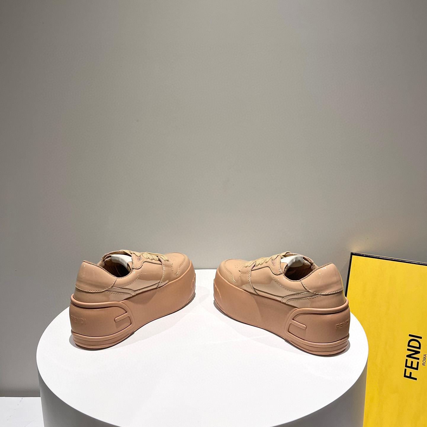 Low-Top-Sneaker aus beigem Leder von Fendi Fashion Show - EUR FASHION