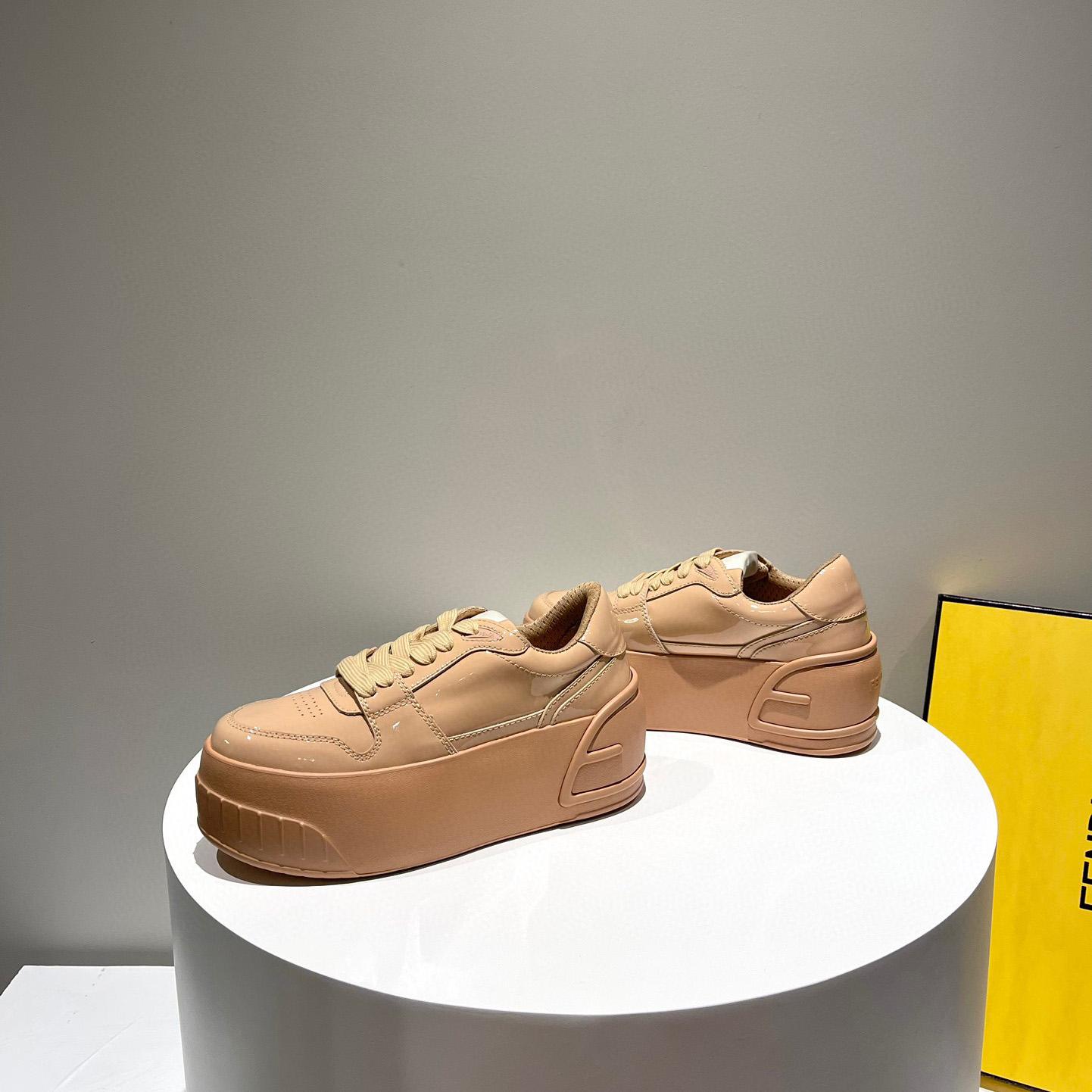 Low-Top-Sneaker aus beigem Leder von Fendi Fashion Show - EUR FASHION