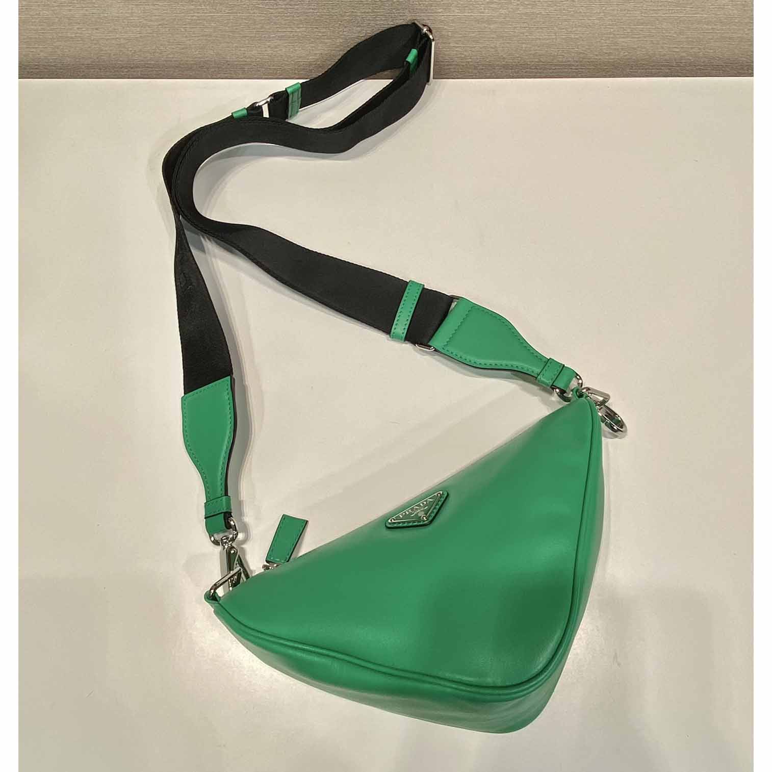 Prada Dreiecksledertasche - EUR FASHION