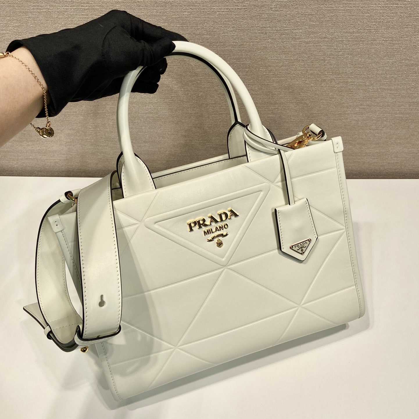 Prada – Kleine Ledertasche „Prada Symbole“ mit Steppnähten - EUR FASHION