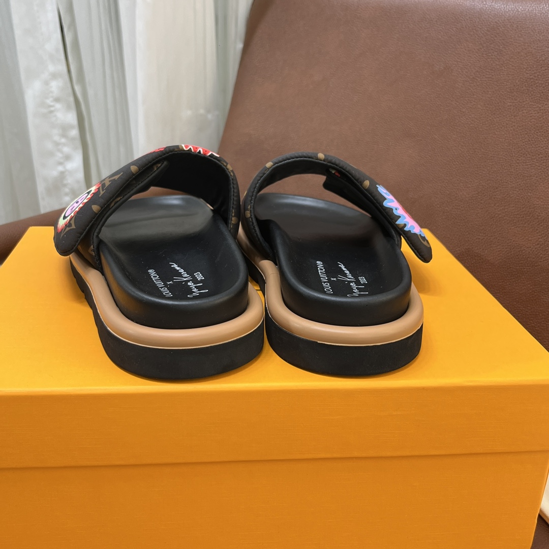 Louis Vuitton LV x YK Pool Pillow Flat Comfort Mule 1ABD8T - EUR FASHION