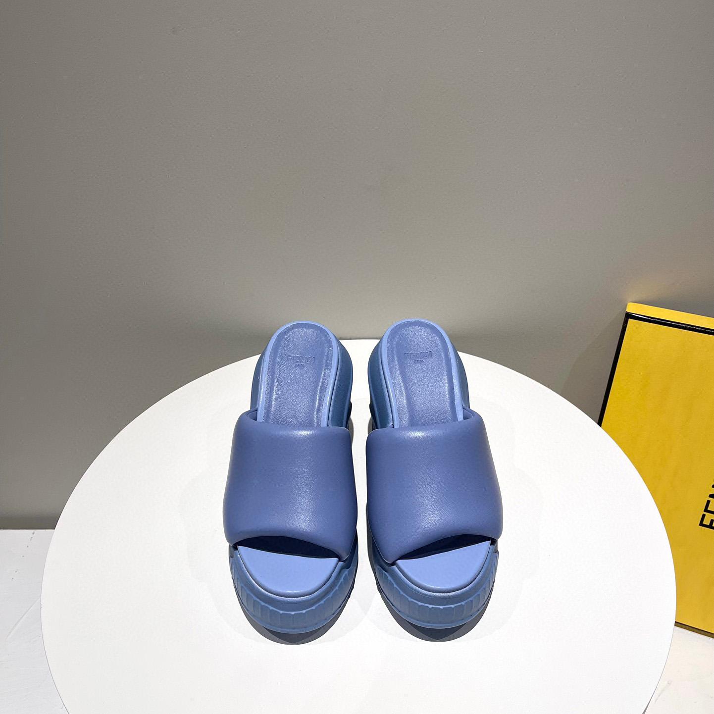 Blaue Pantoletten aus Nappaleder von Fendi Fashion Show - EUR FASHION