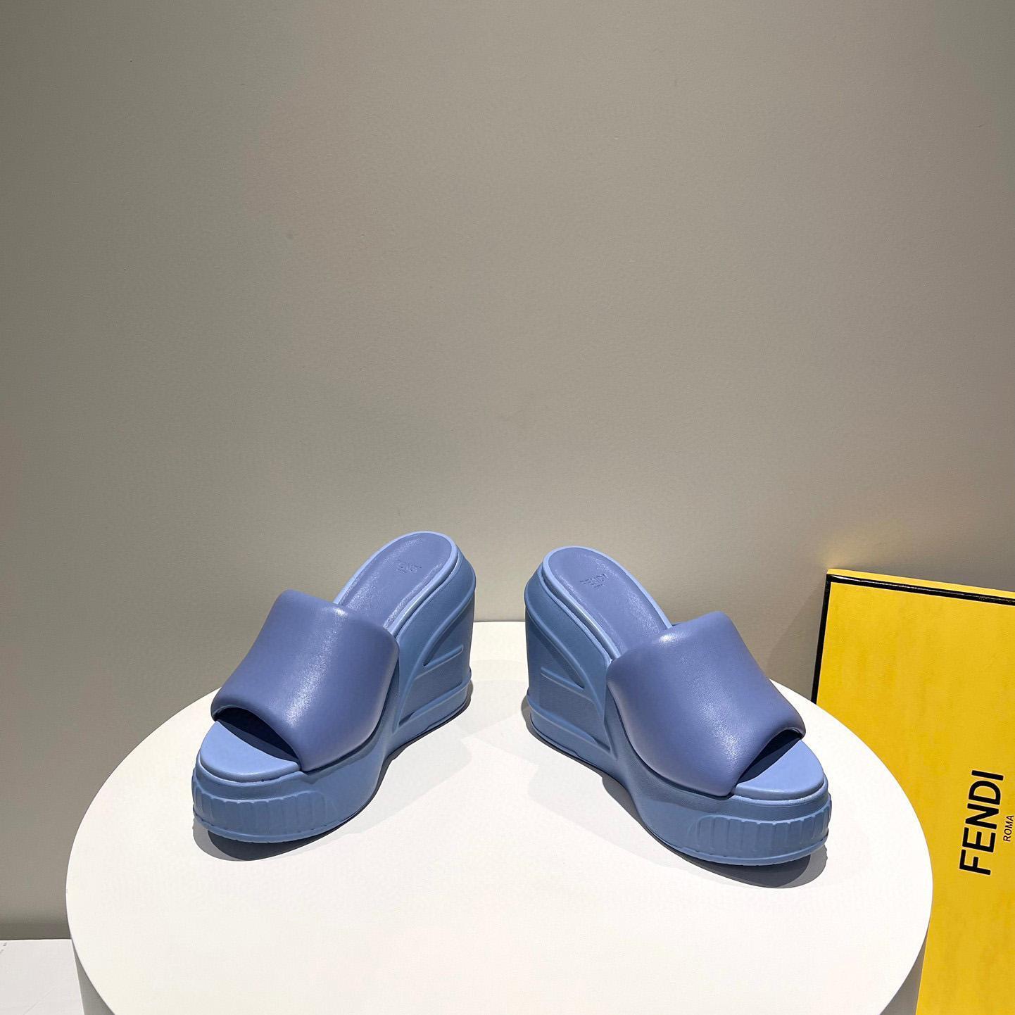 Blaue Pantoletten aus Nappaleder von Fendi Fashion Show - EUR FASHION