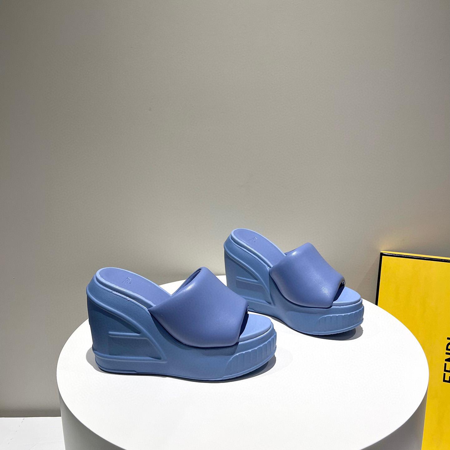 Blaue Pantoletten aus Nappaleder von Fendi Fashion Show - EUR FASHION