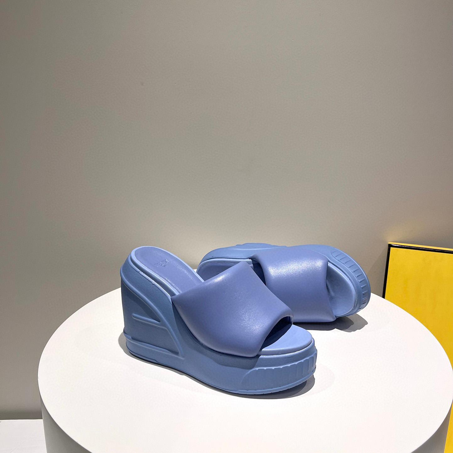 Blaue Pantoletten aus Nappaleder von Fendi Fashion Show - EUR FASHION