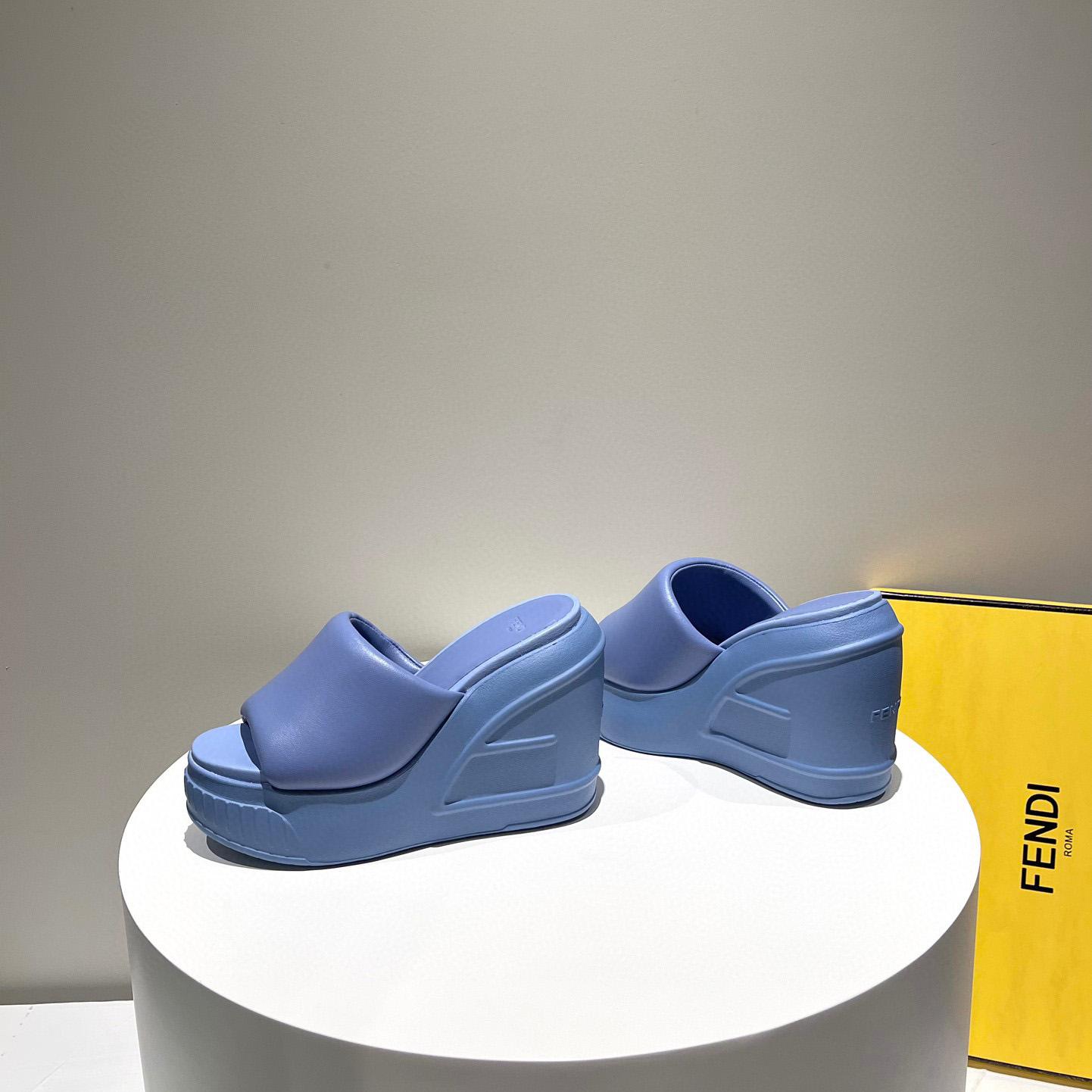 Blaue Pantoletten aus Nappaleder von Fendi Fashion Show - EUR FASHION