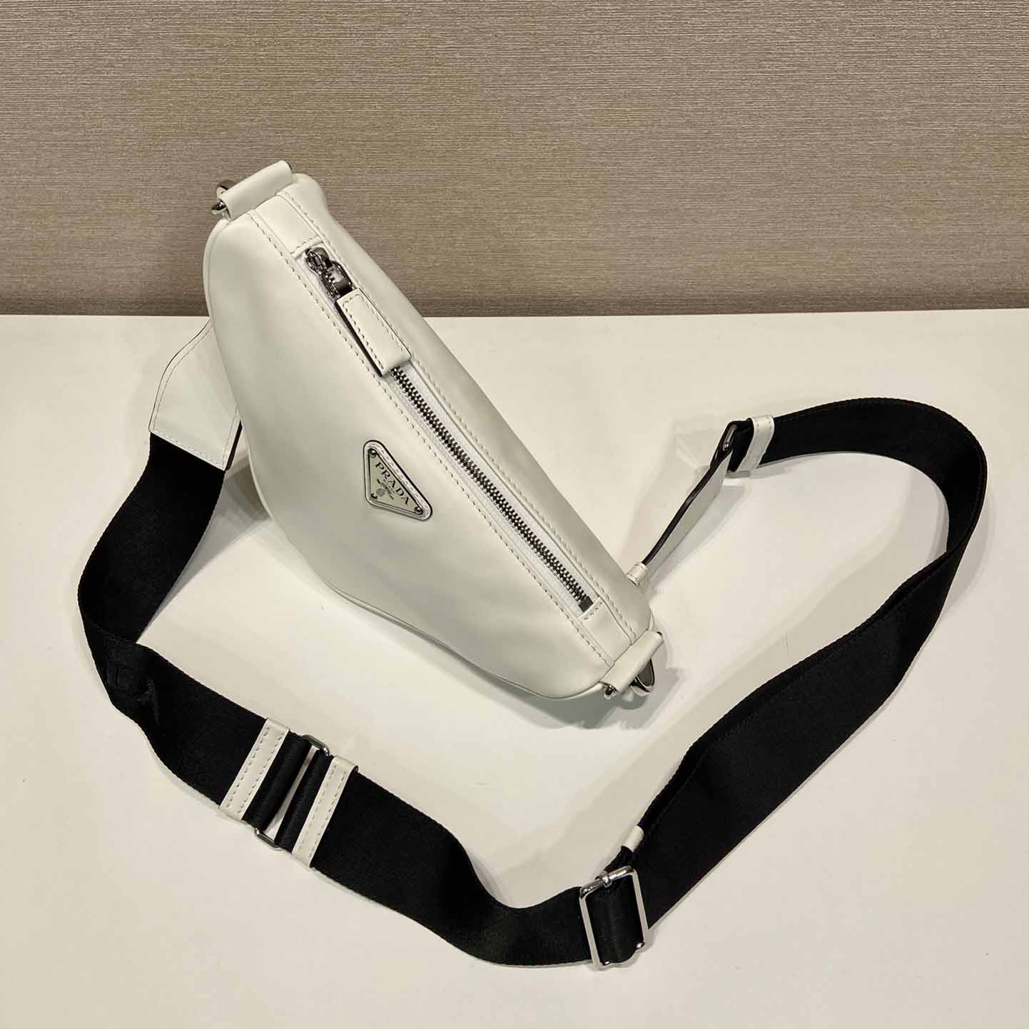 Prada Dreiecksledertasche - EUR FASHION