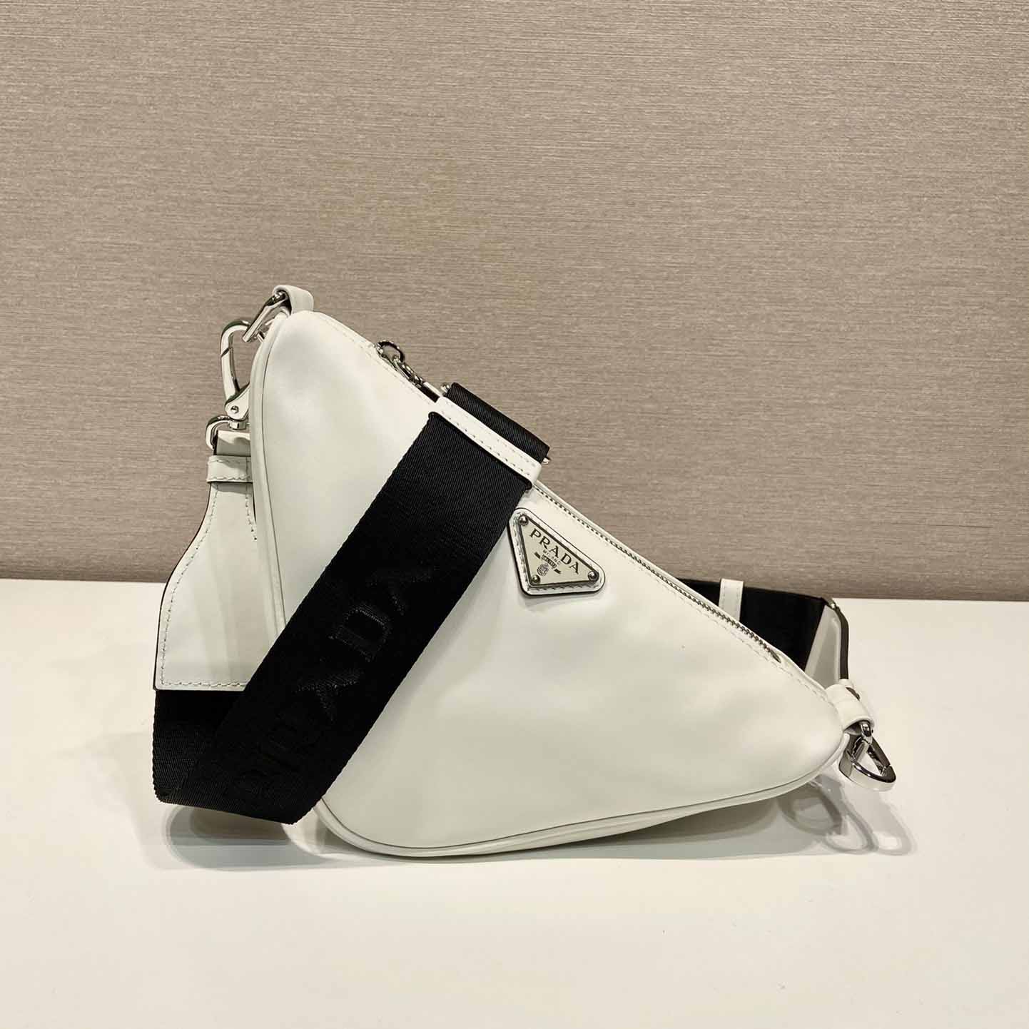 Prada Dreiecksledertasche - EUR FASHION