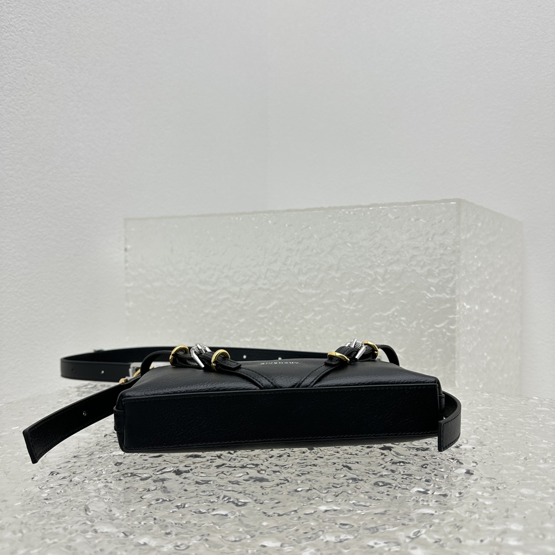 Givenchy Mini Voyou Tasche aus Leder (18–24–3,5 cm) - EUR FASHION