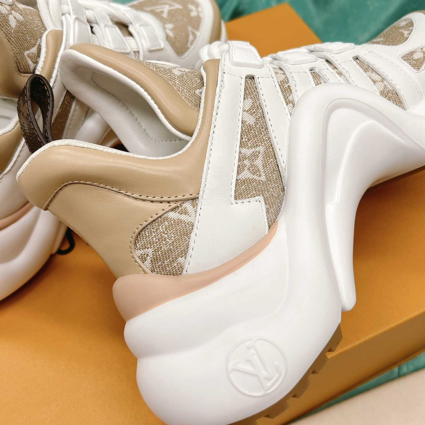 Louis Vuitton LV Archlight Trainer (in britischer Größe) 1AB313 - EUR FASHION