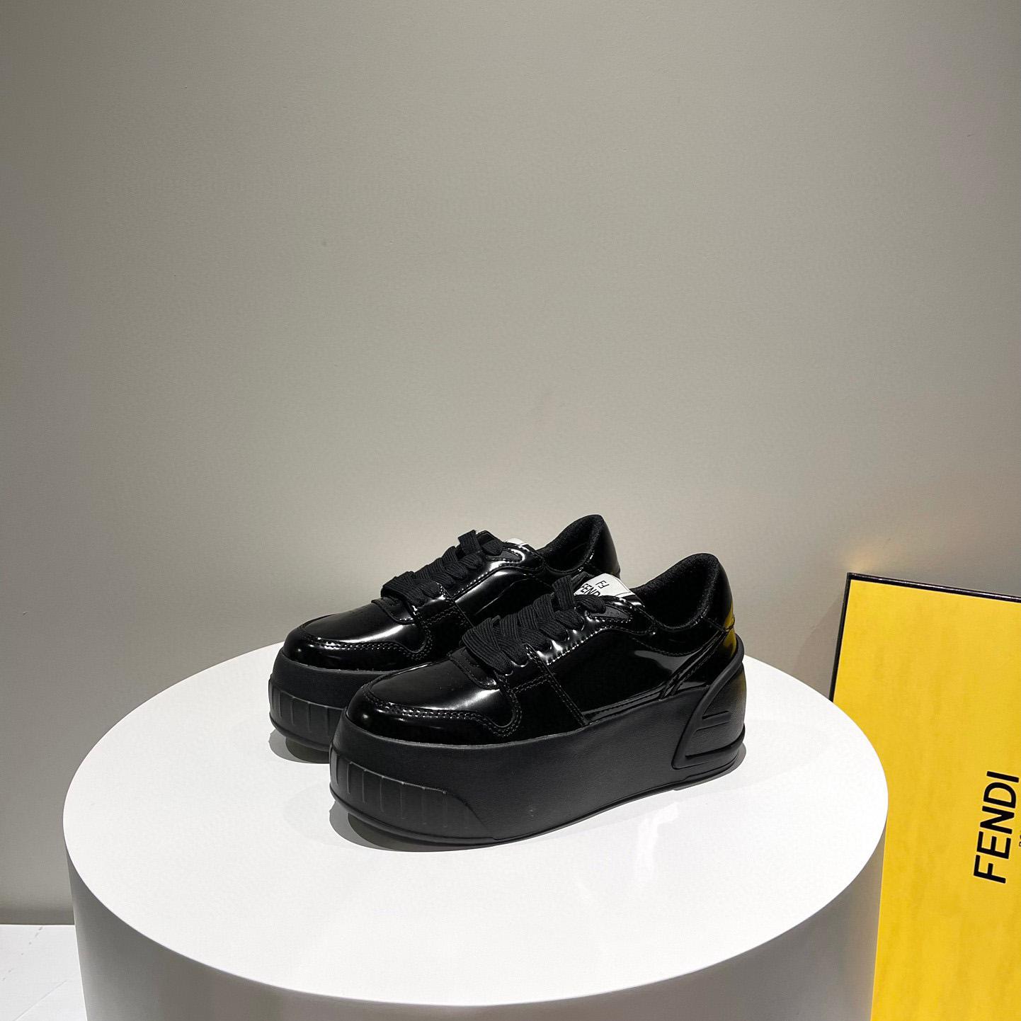 Fendi Fashion Show Low-Tops-Sneaker aus schwarzem Leder - EUR FASHION