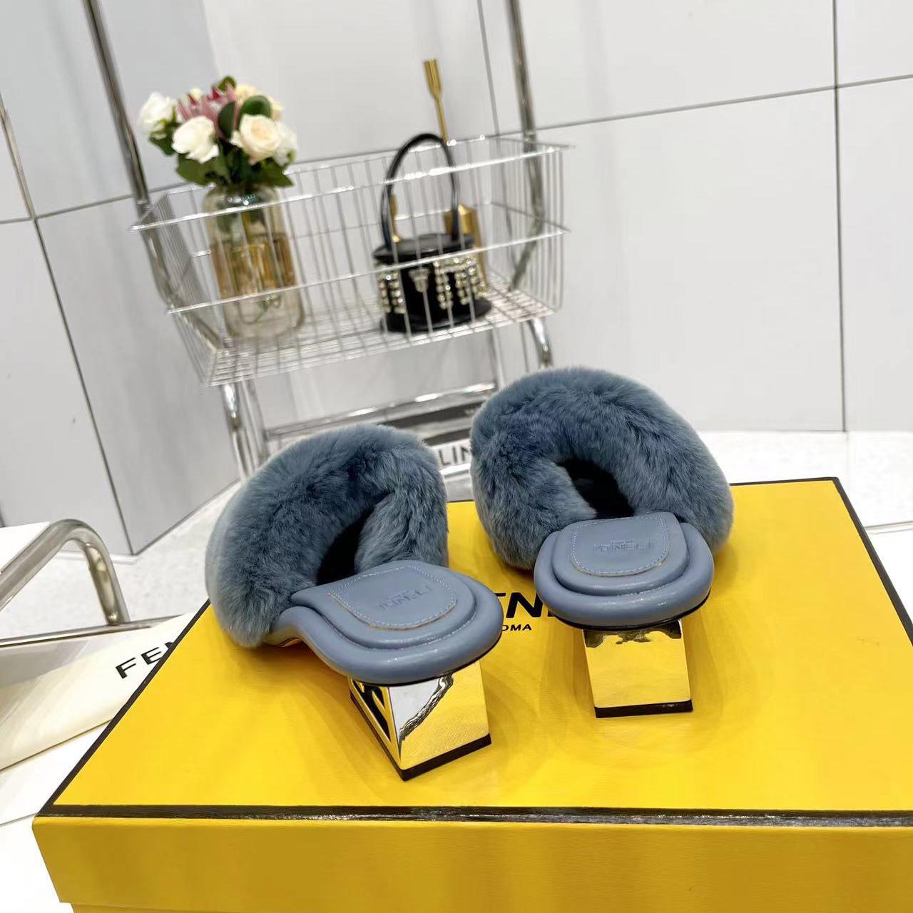 Fendi Baguette Blaue Nerz-Slides - EUR FASHION