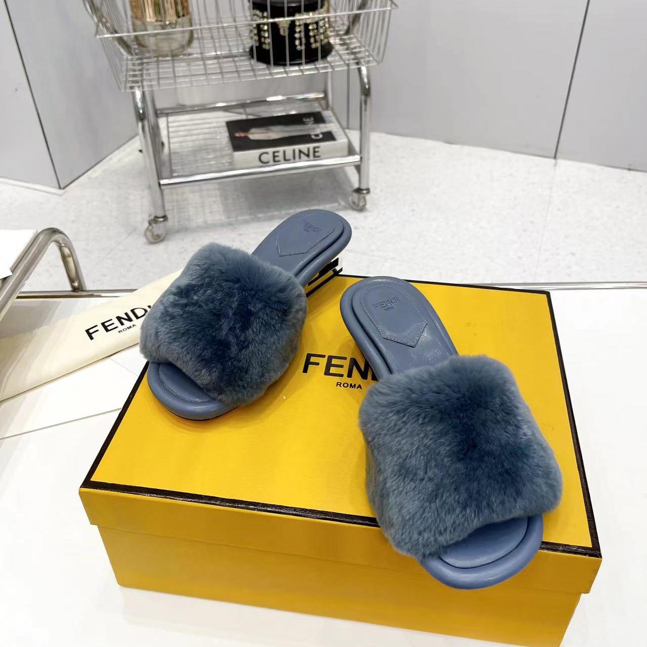 Fendi Baguette Blaue Nerz-Slides - EUR FASHION