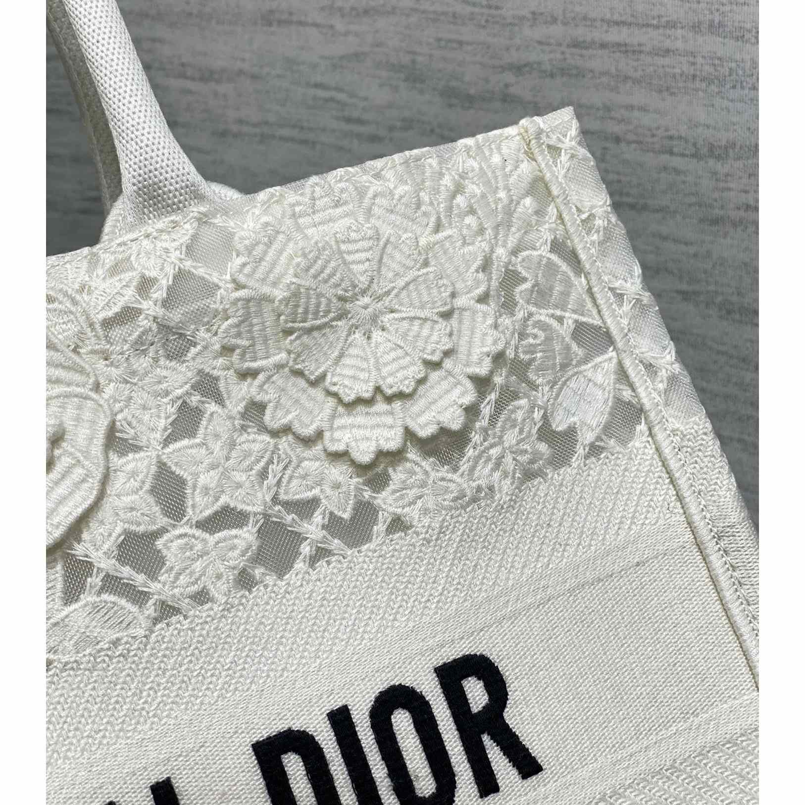 Mittlere Dior-Buchtasche von Dior - EUR FASHION