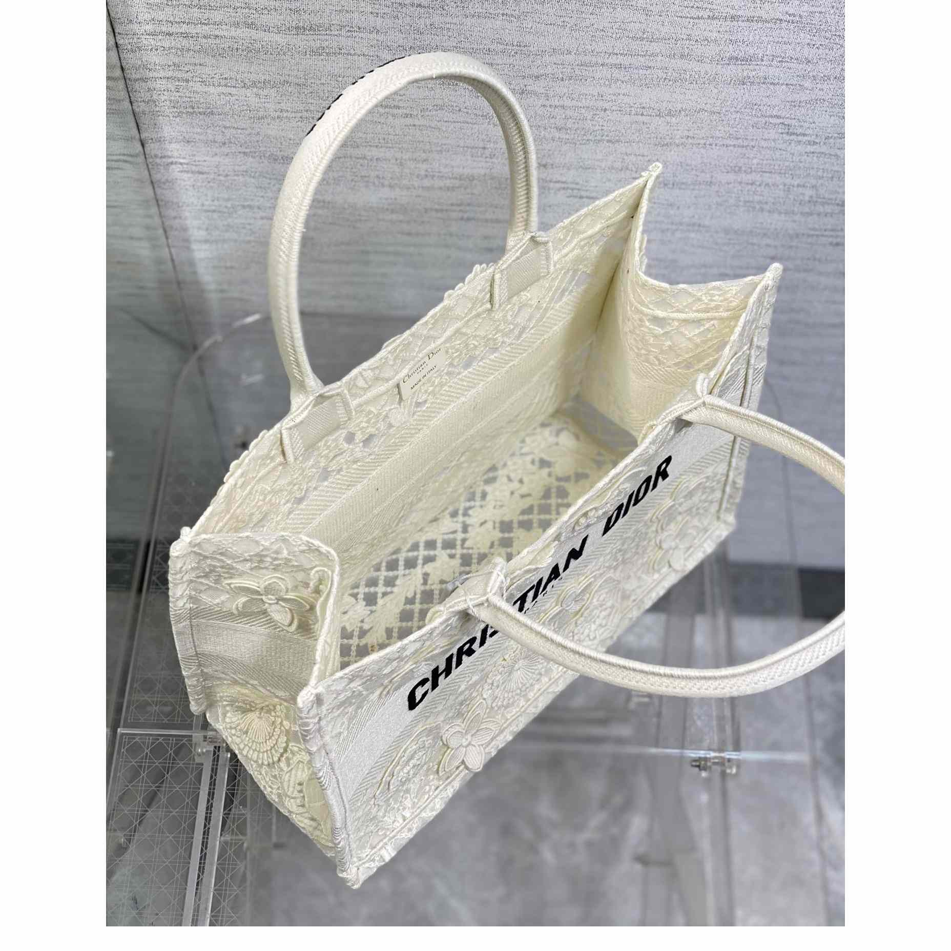 Mittlere Dior-Buchtasche von Dior - EUR FASHION