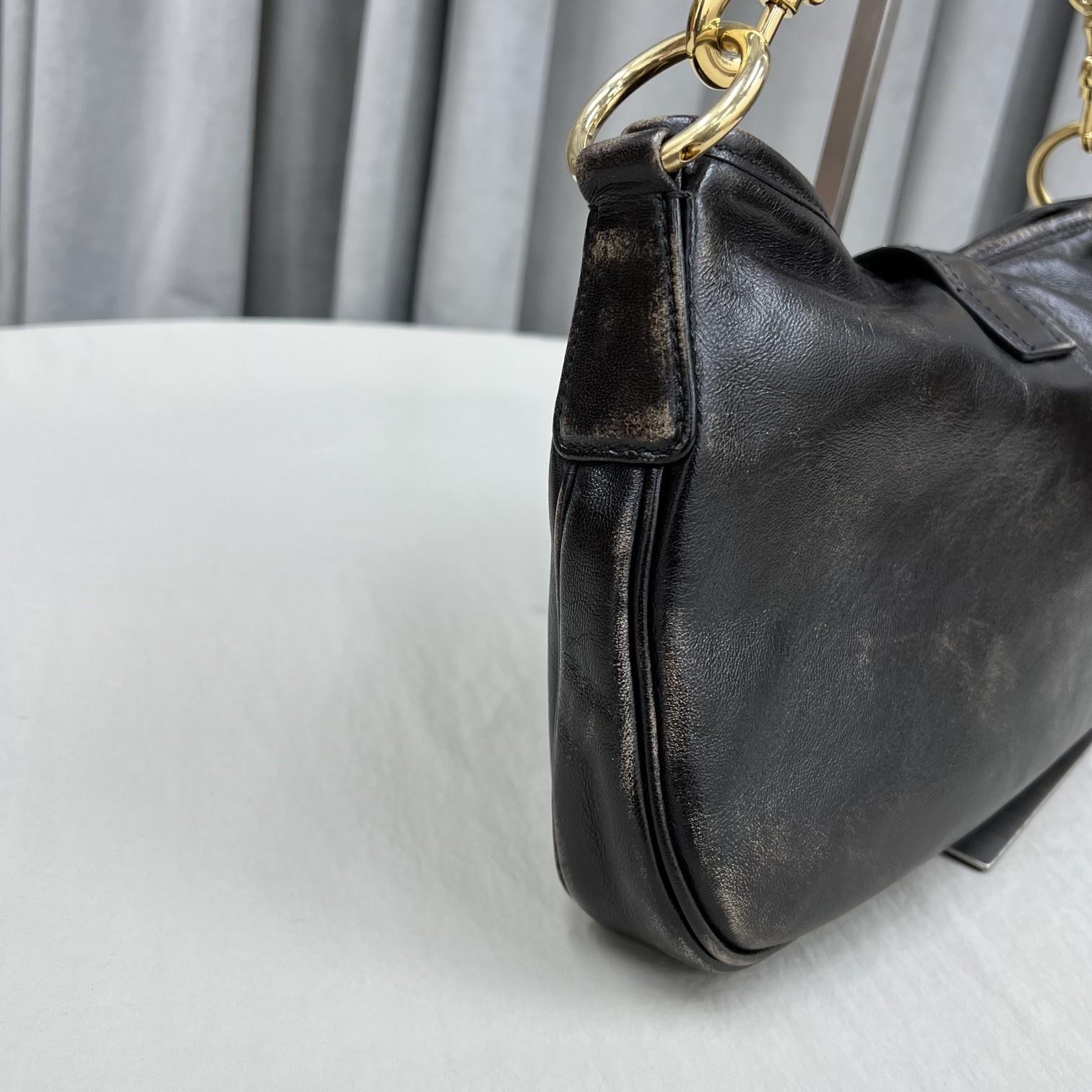 Miu Miu Leder-Umhängetasche mit Karabinerhaken - EUR FASHION