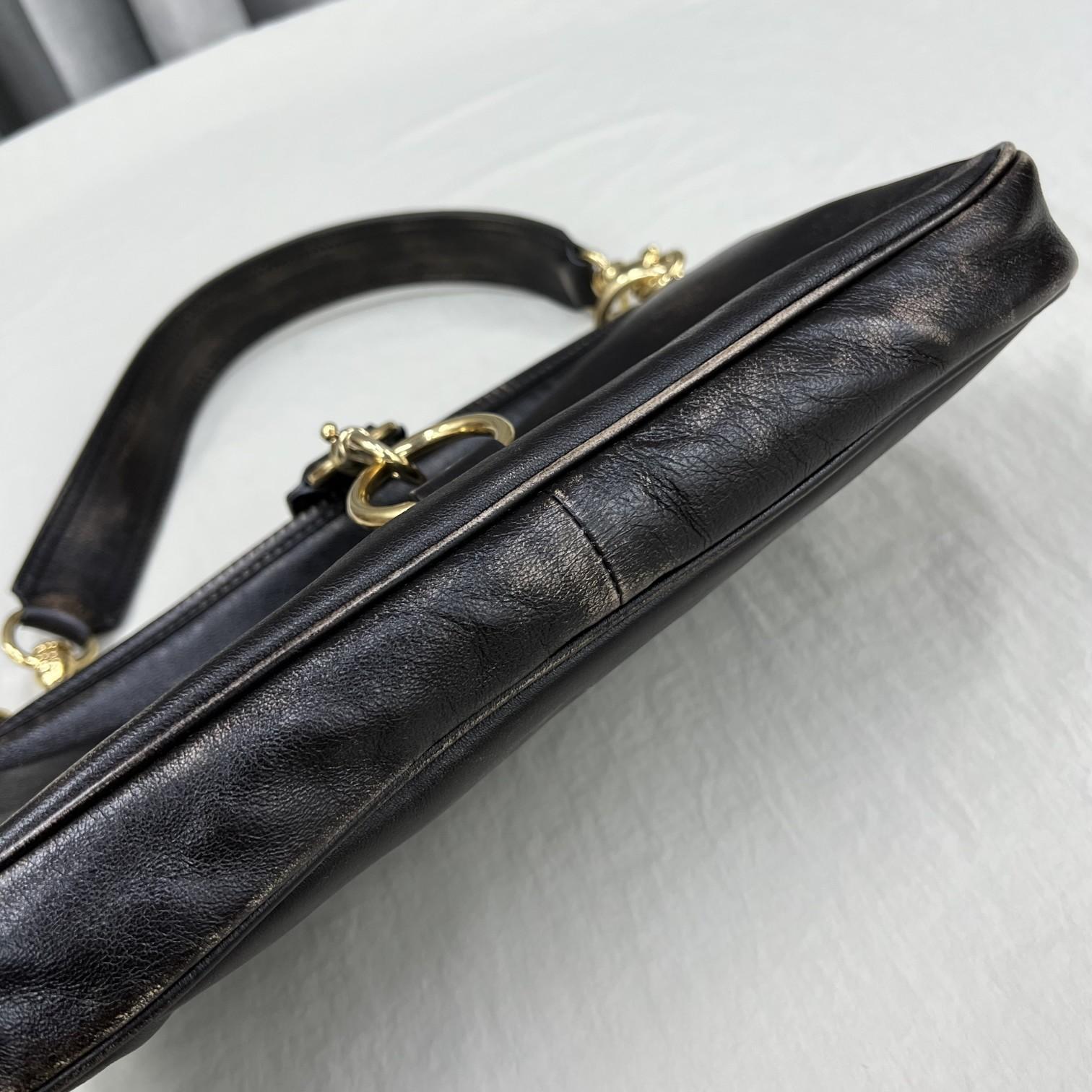 Miu Miu Leder-Umhängetasche mit Karabinerhaken - EUR FASHION