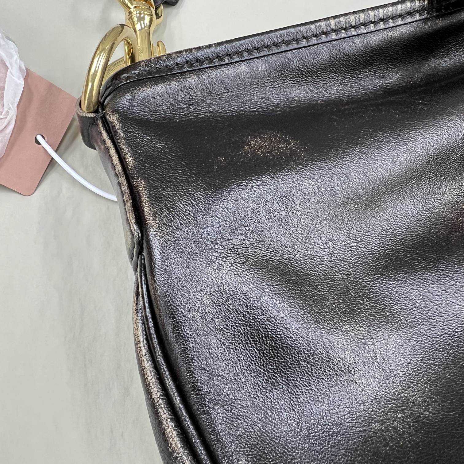 Miu Miu Leder-Umhängetasche mit Karabinerhaken - EUR FASHION