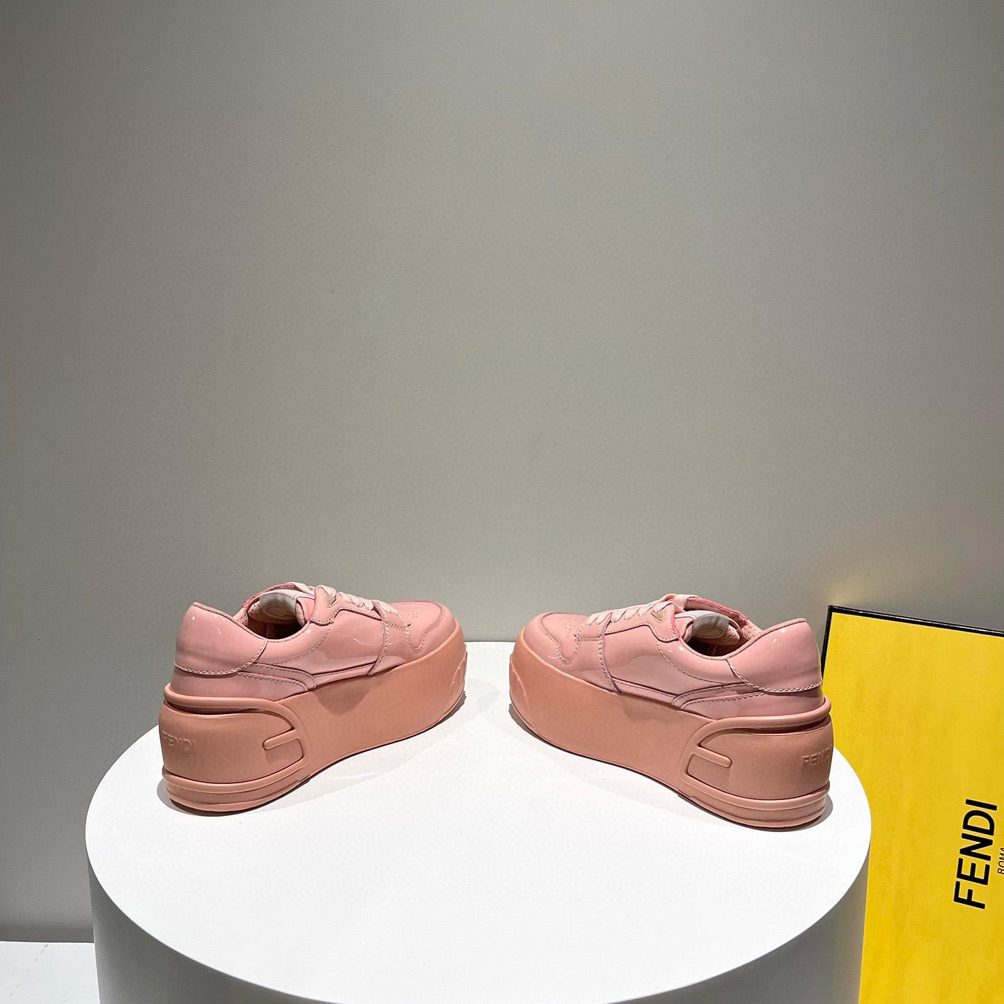 Low-Top-Sneaker aus rosafarbenem Leder von Fendi Fashion Show - EUR FASHION