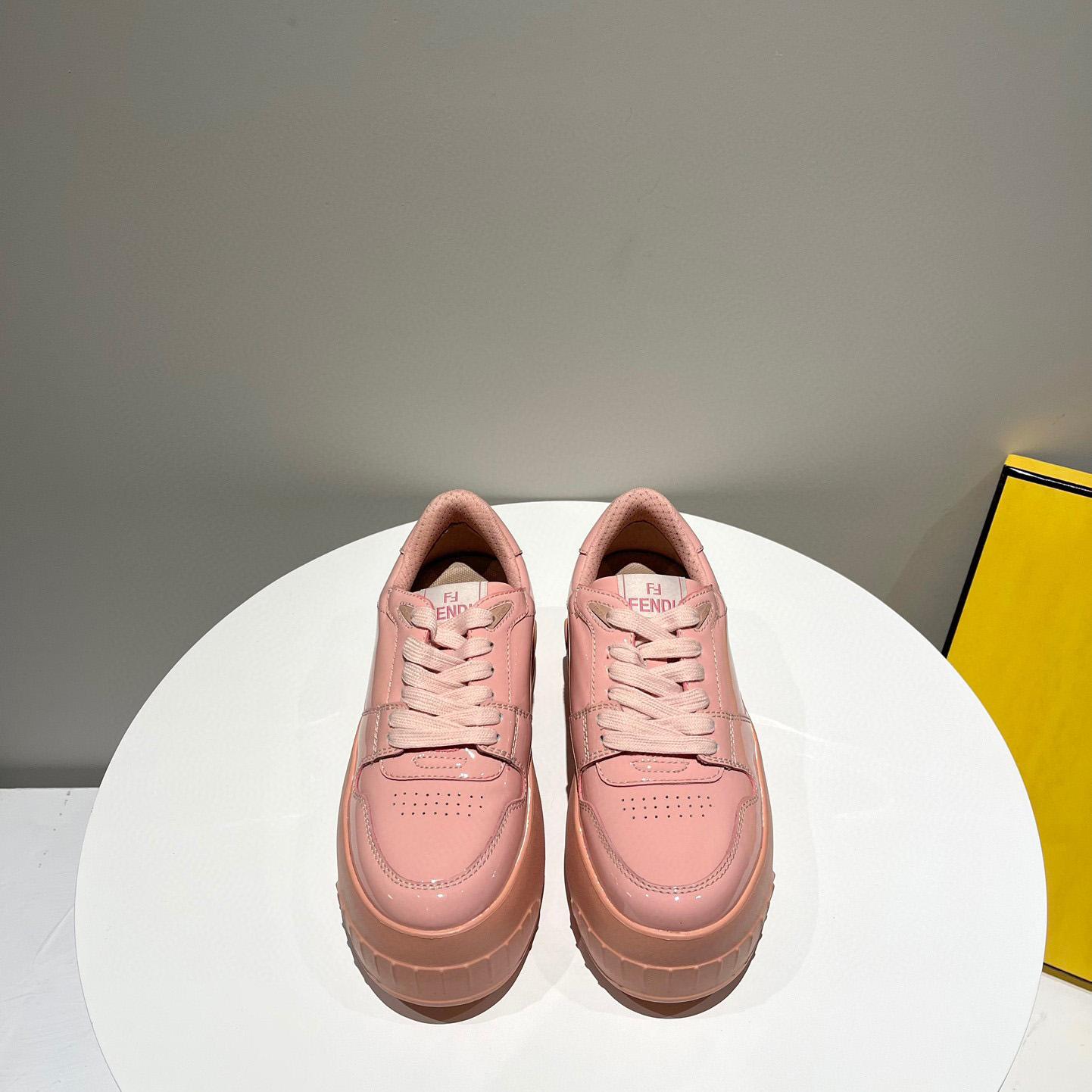 Low-Top-Sneaker aus rosafarbenem Leder von Fendi Fashion Show - EUR FASHION