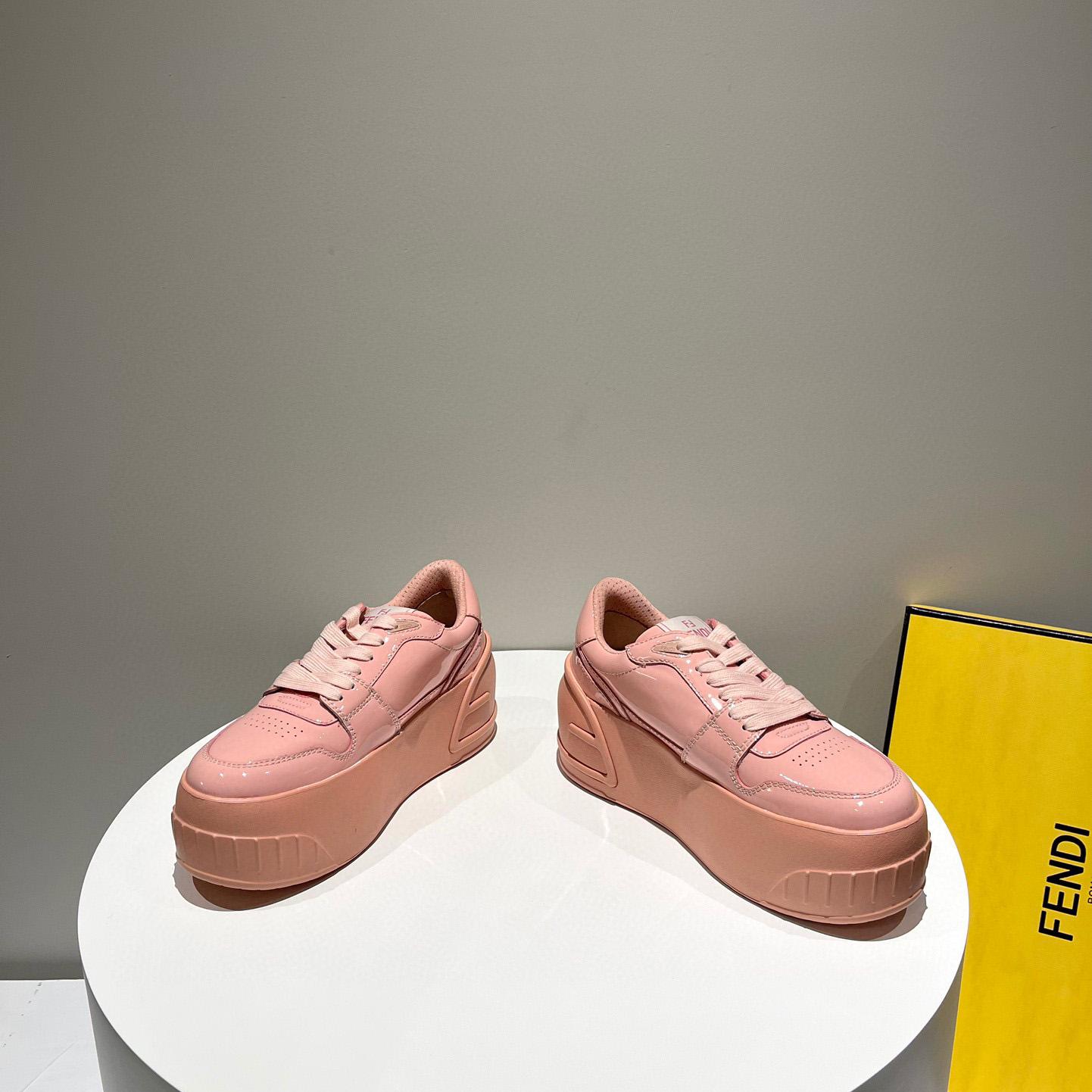 Low-Top-Sneaker aus rosafarbenem Leder von Fendi Fashion Show - EUR FASHION