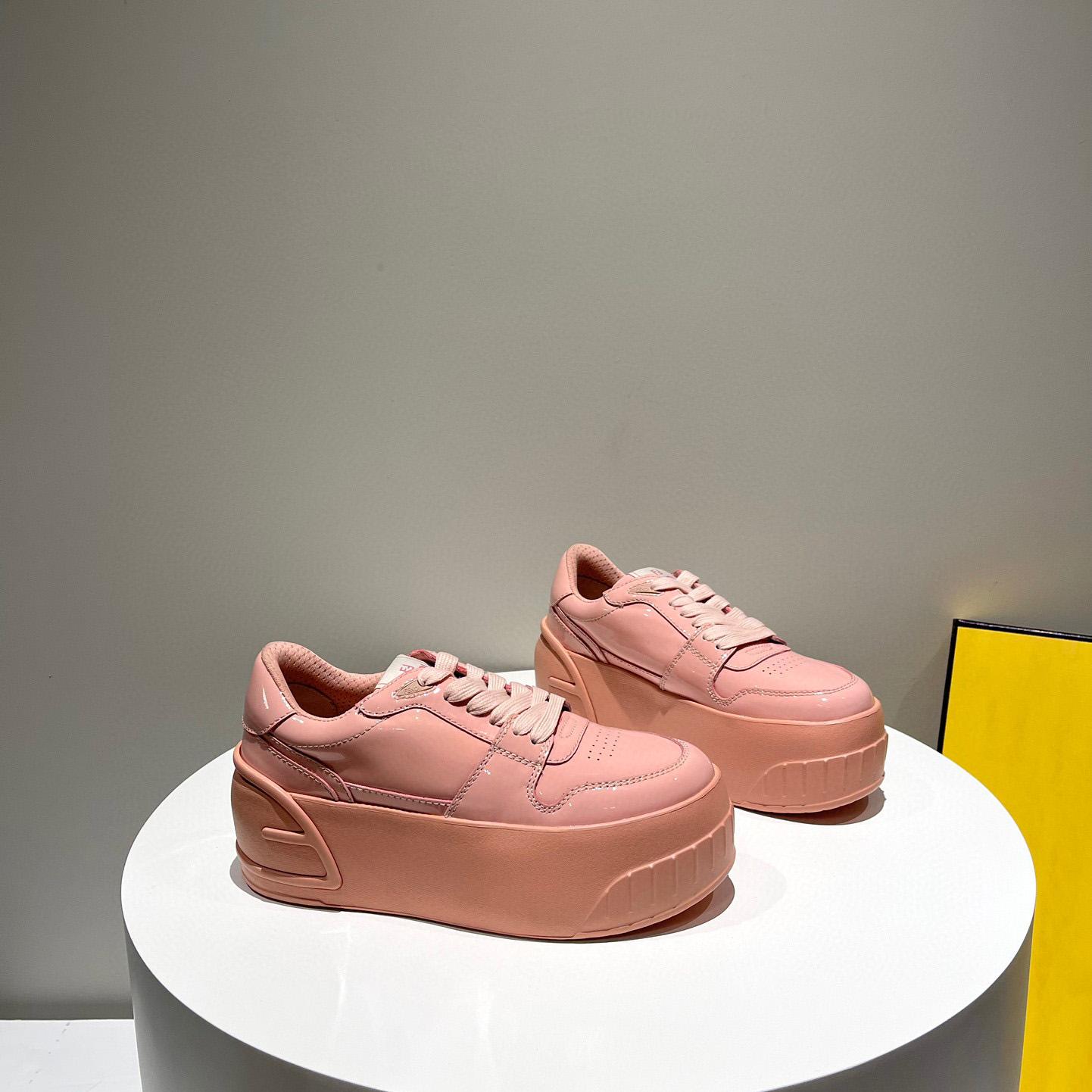Low-Top-Sneaker aus rosafarbenem Leder von Fendi Fashion Show - EUR FASHION