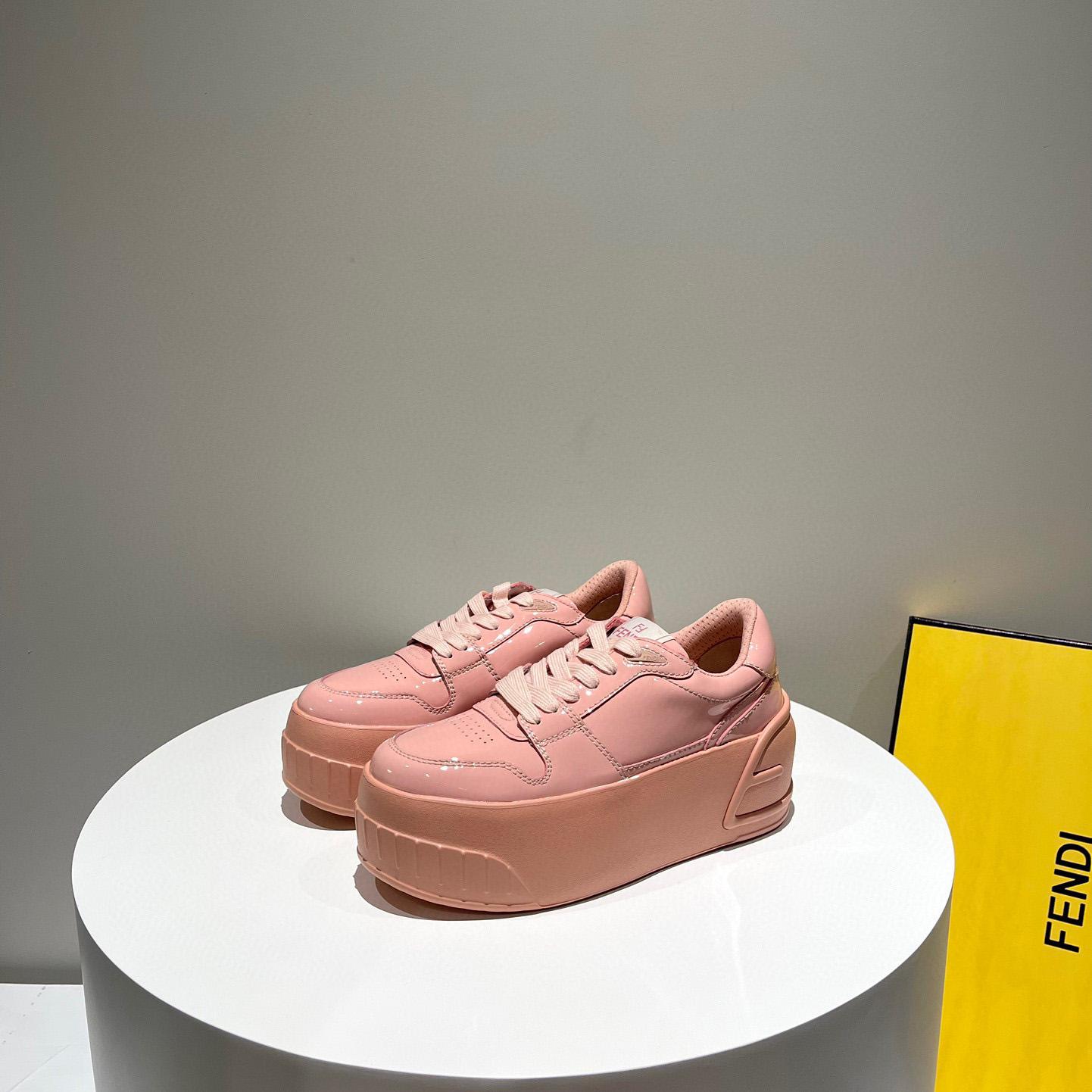Low-Top-Sneaker aus rosafarbenem Leder von Fendi Fashion Show - EUR FASHION