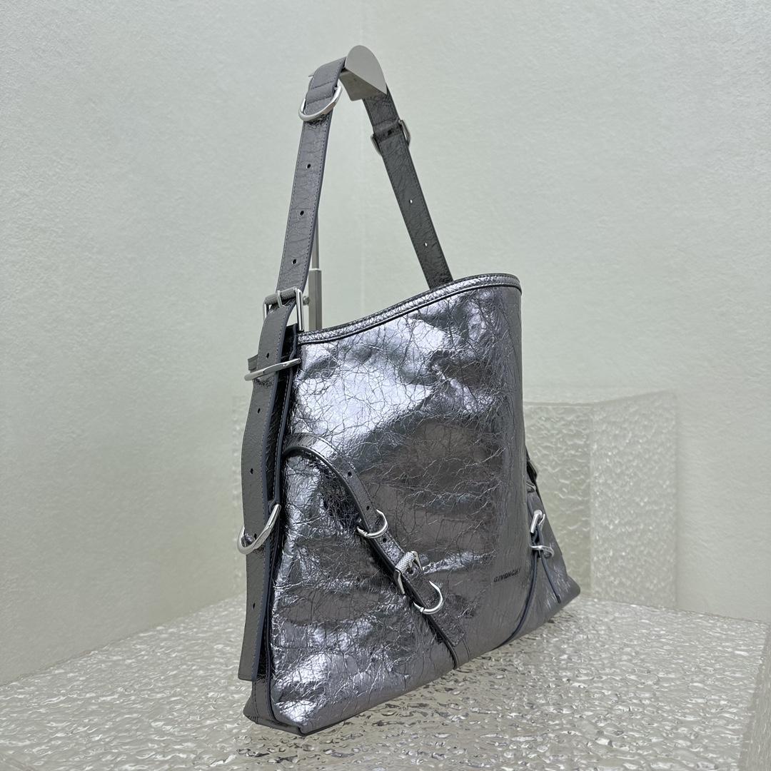 Givenchy Mittelgroße Voyou-Tasche aus laminiertem Leder (32–37–6,5 cm) - EUR FASHION