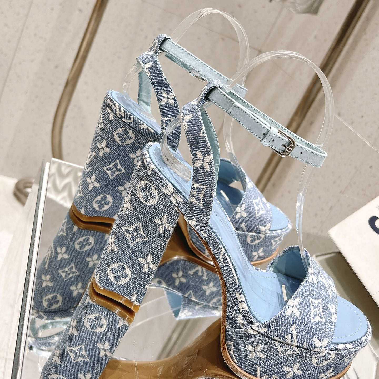Louis Vuitton Fame Plateausandale 1AAZC0 - EUR FASHION