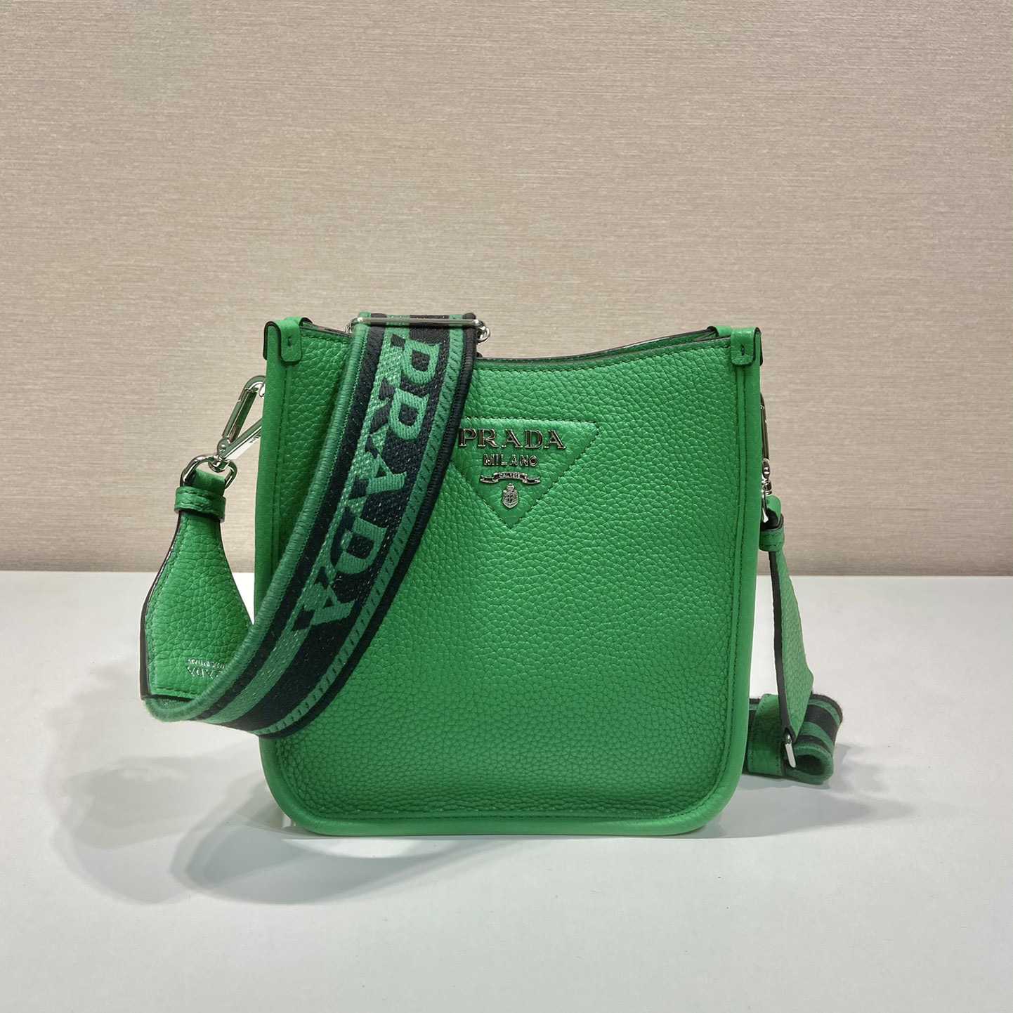 Prada Mini-Umhängetasche aus Leder - EUR FASHION