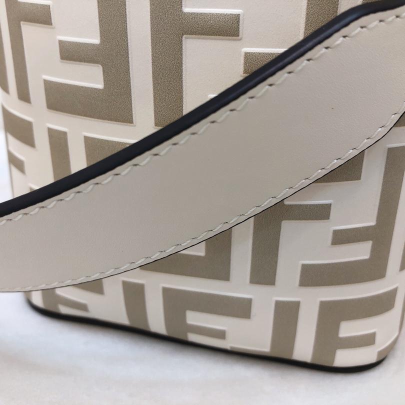 Fendi Mon Tresor Beige Leder-Minitasche - EUR FASHION