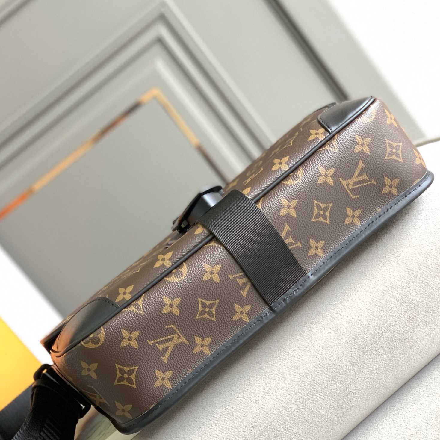 Louis Vuitton Archy Messenger MM (35x24x8CM) M46328 - EUR FASHION