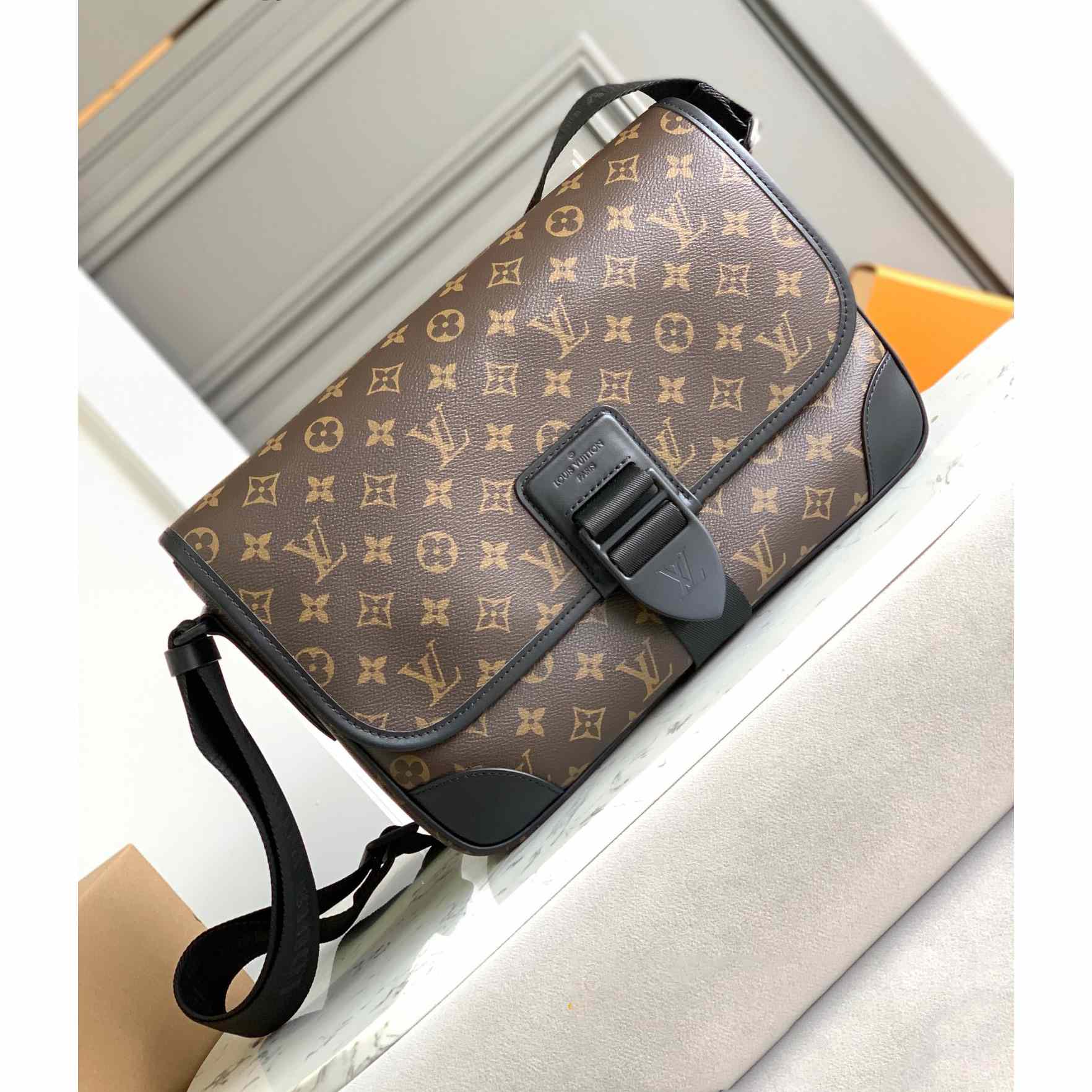 Louis Vuitton Archy Messenger MM (35x24x8CM) M46328 - EUR FASHION