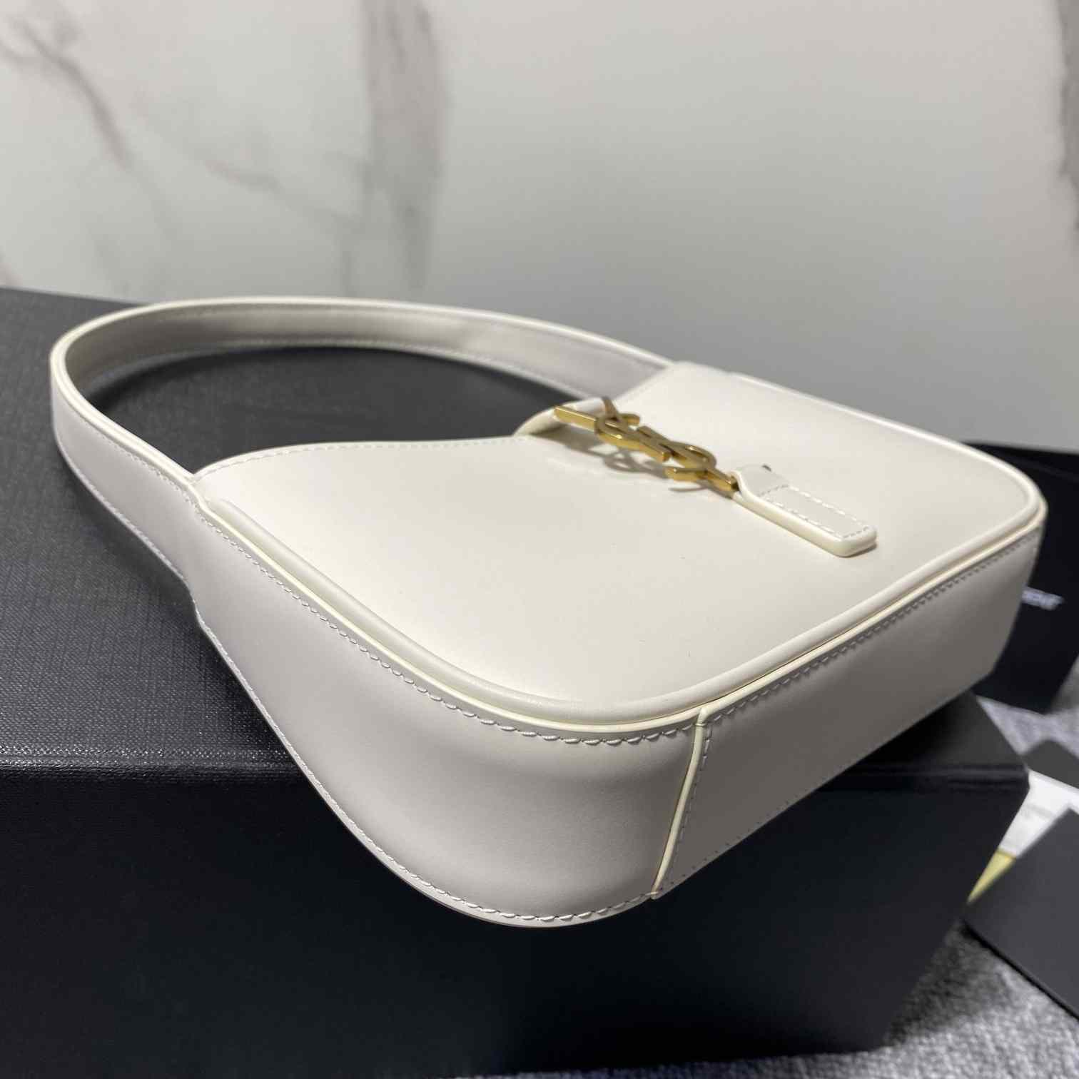 Saint Laurent Le 5 À 7 aus Glattleder - EUR FASHION