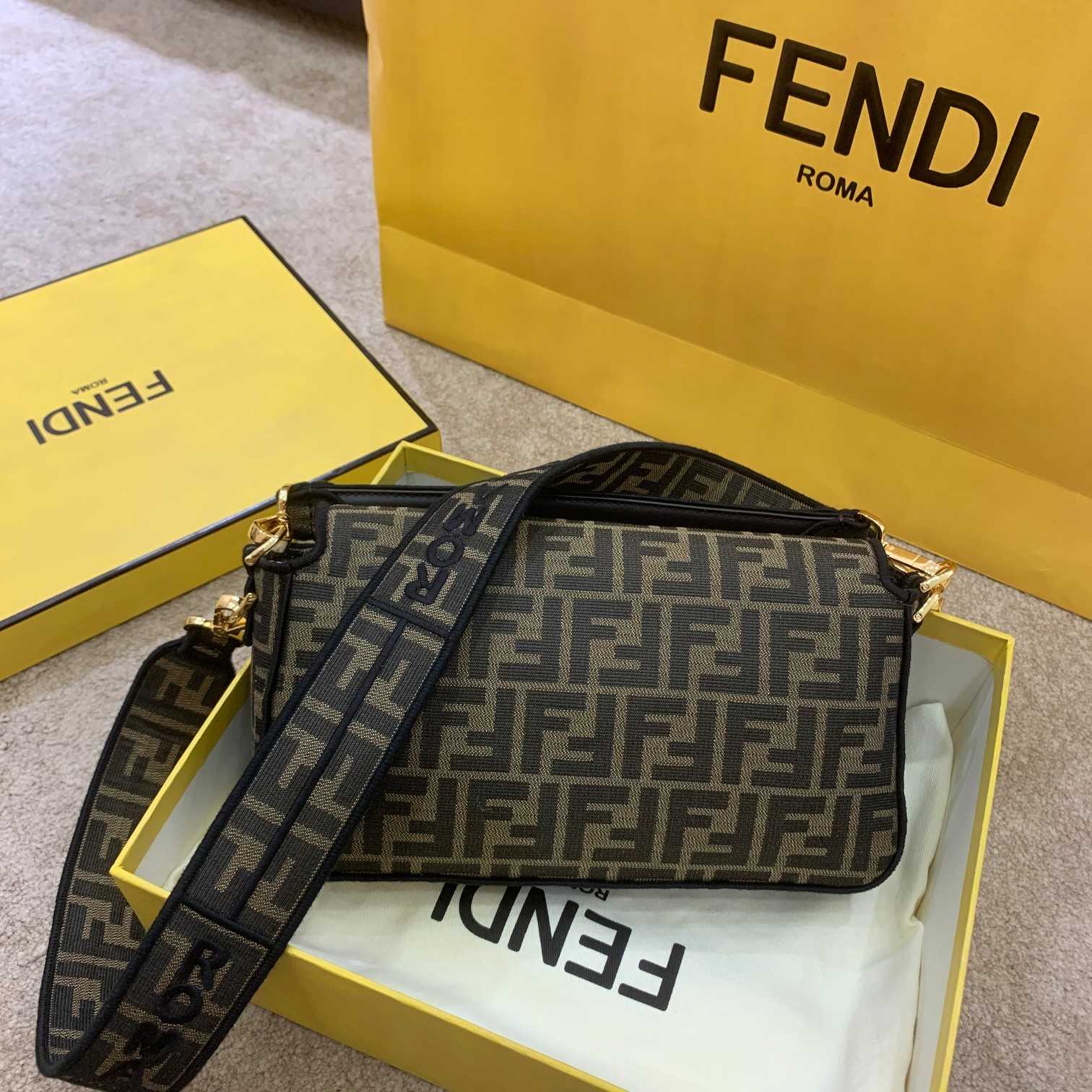 Fendi Tasche aus Baguette-Jacquard-FF-Stoff - EUR FASHION