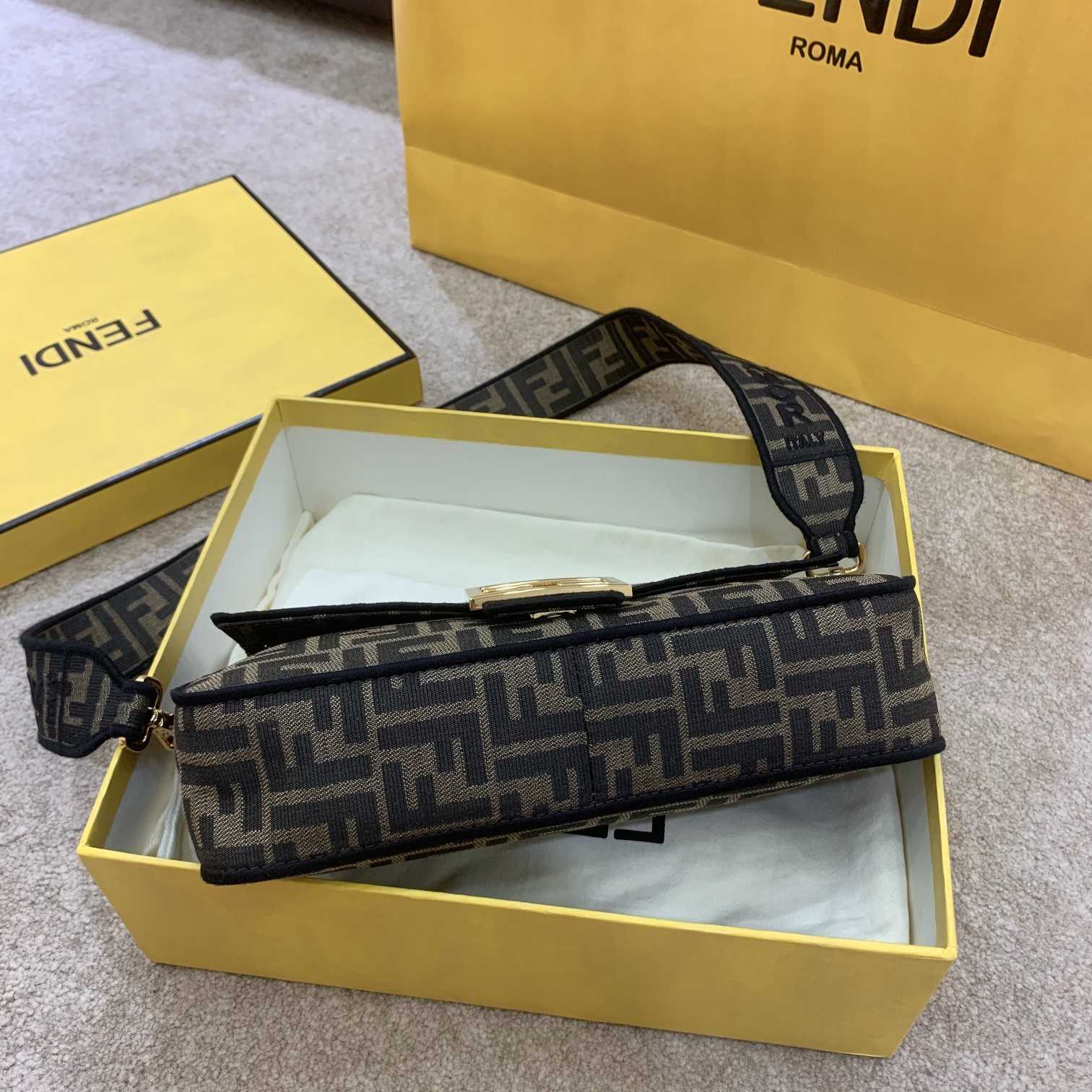 Fendi Tasche aus Baguette-Jacquard-FF-Stoff - EUR FASHION