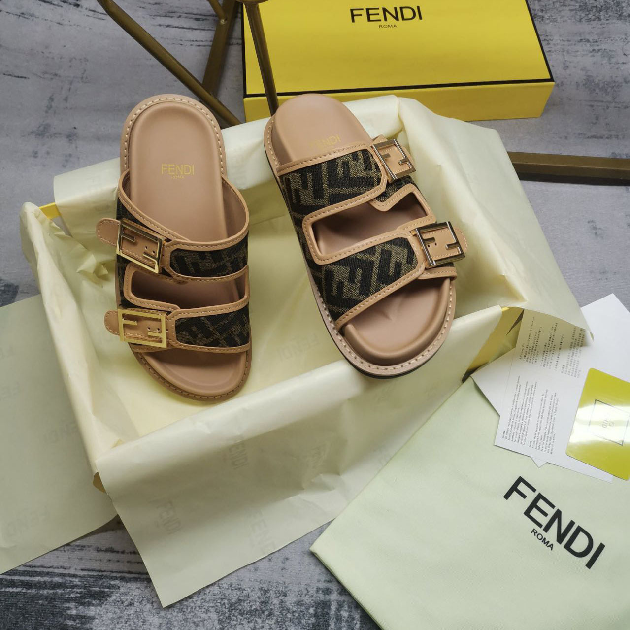 Fendi Feel Brown FF Stoff-Slides - EUR FASHION