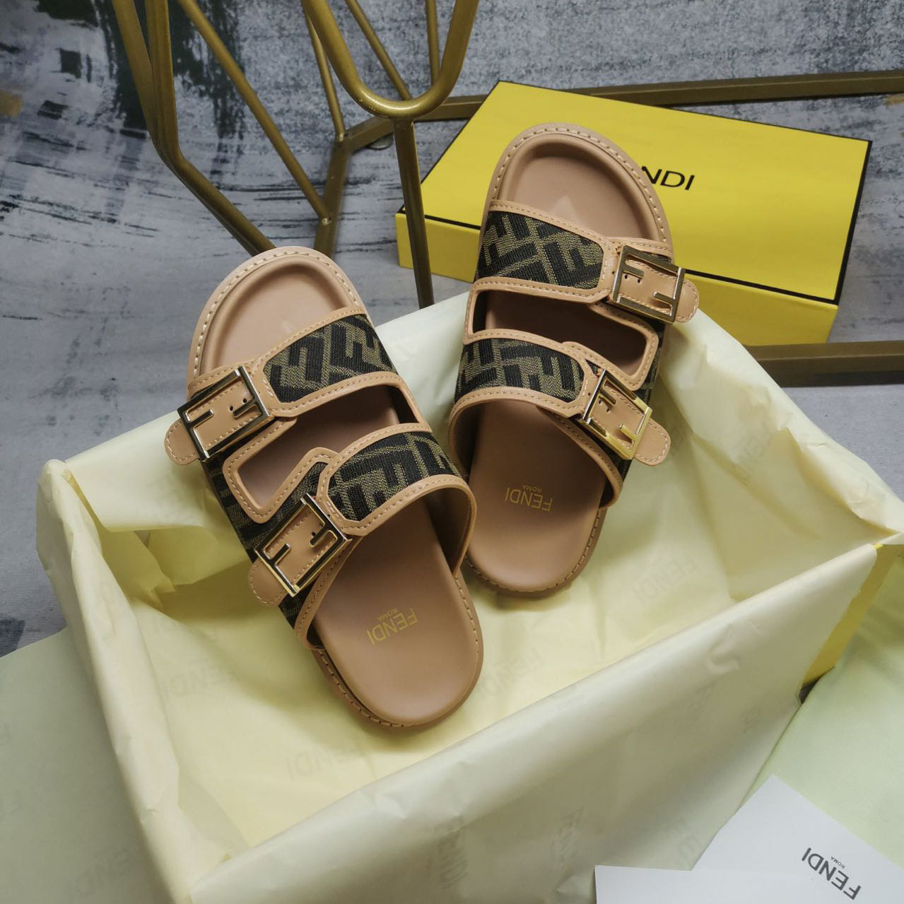 Fendi Feel Brown FF Stoff-Slides - EUR FASHION