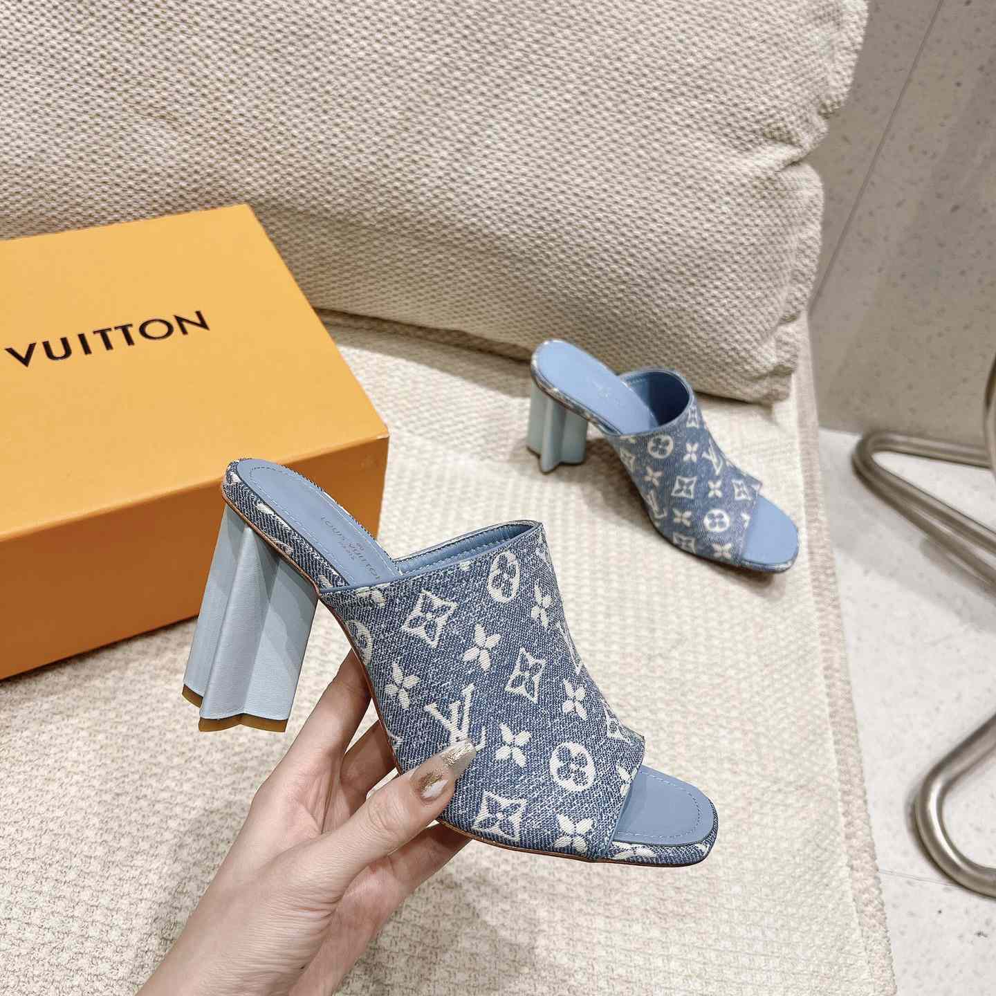 Louis Vuitton Silhouette Mule 1AAZUG - EUR FASHION